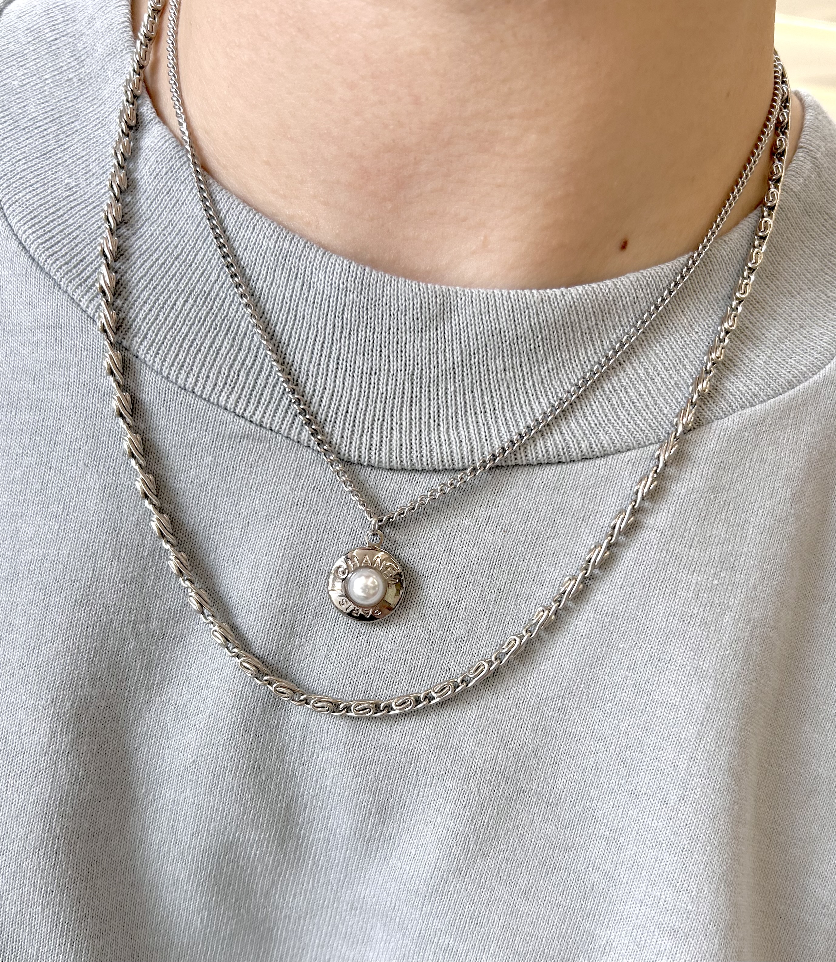 CHANEL button no.123