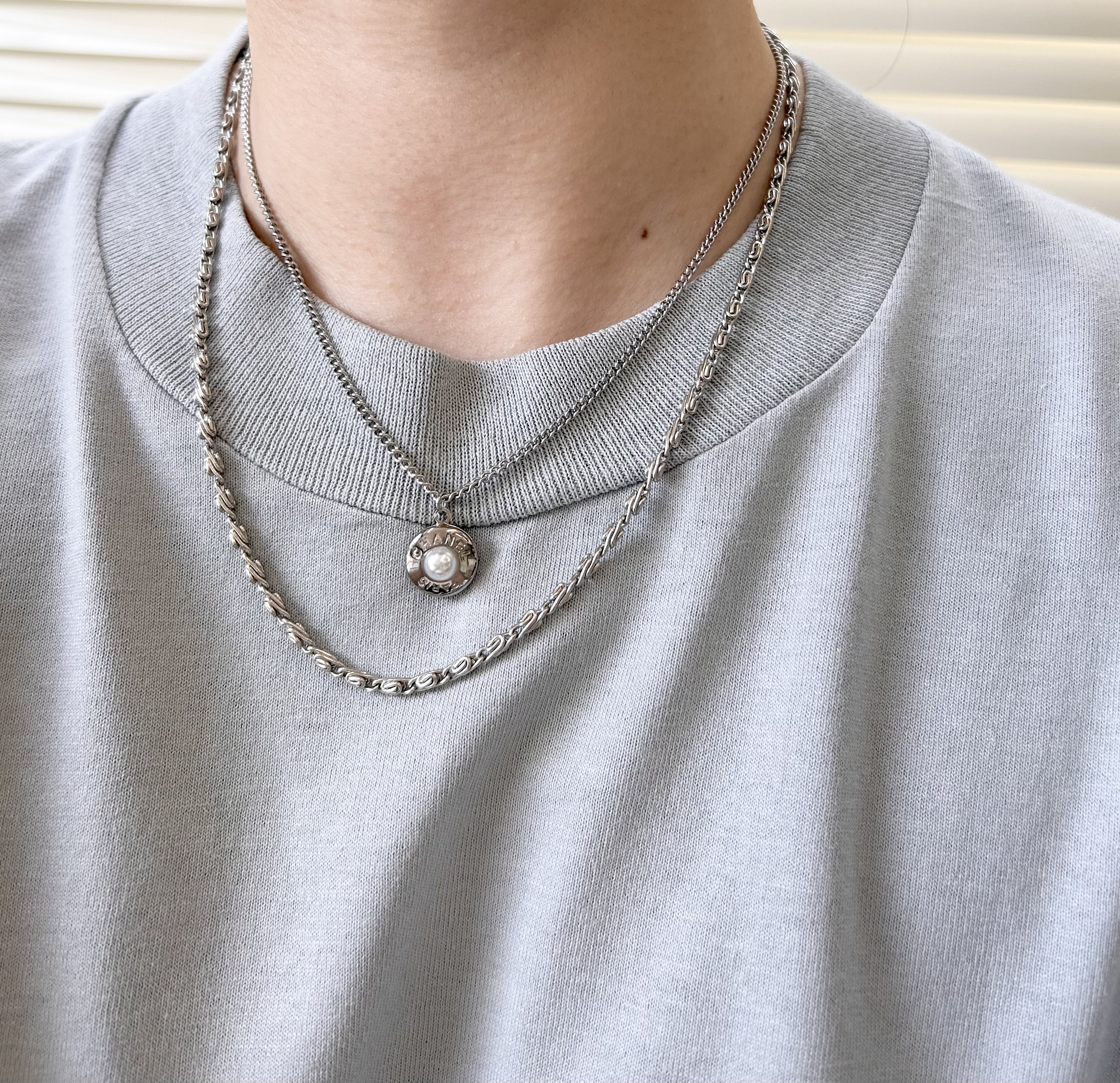 CHANEL button no.123