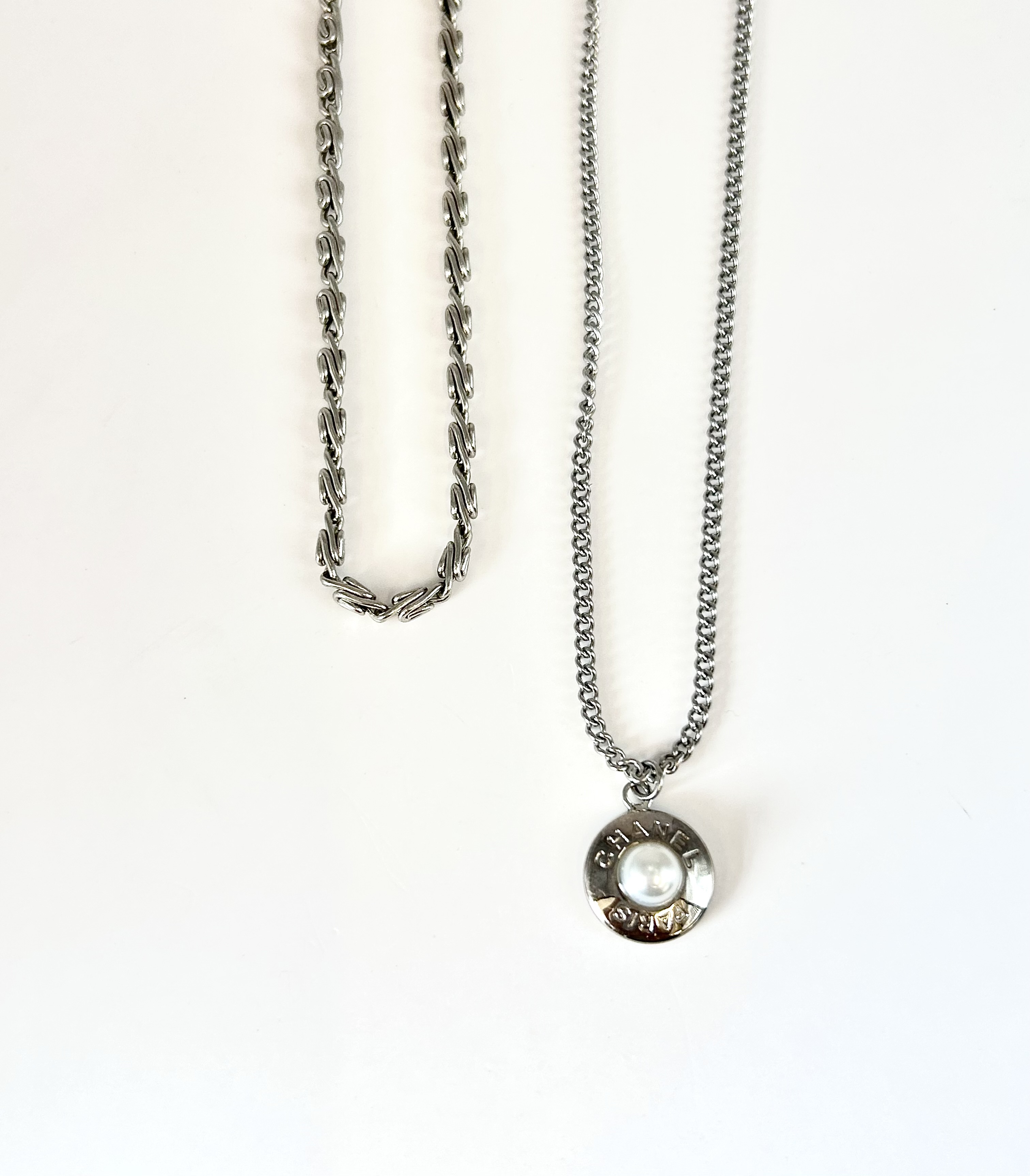 CHANEL button no.123
