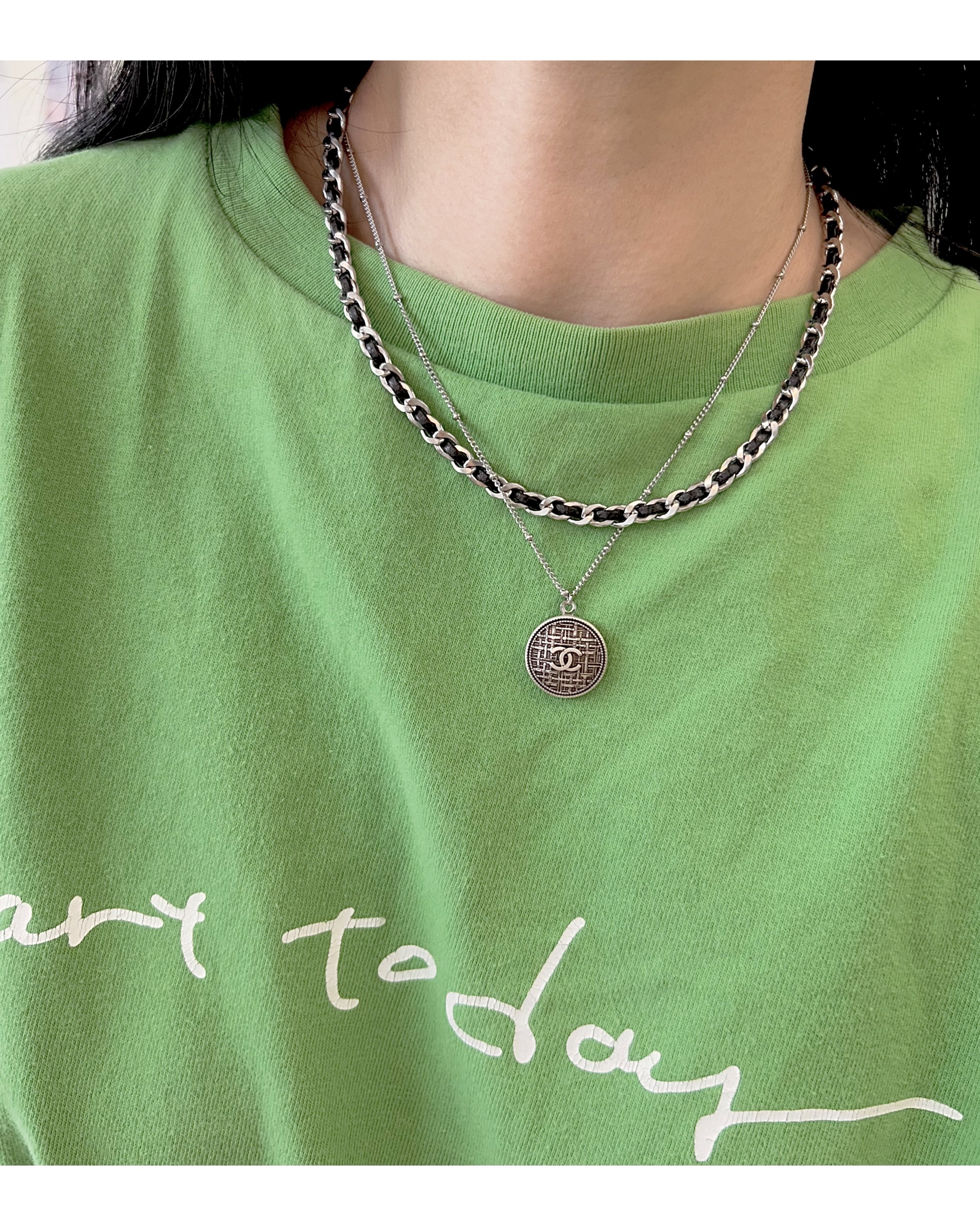 CHANEL button no.126