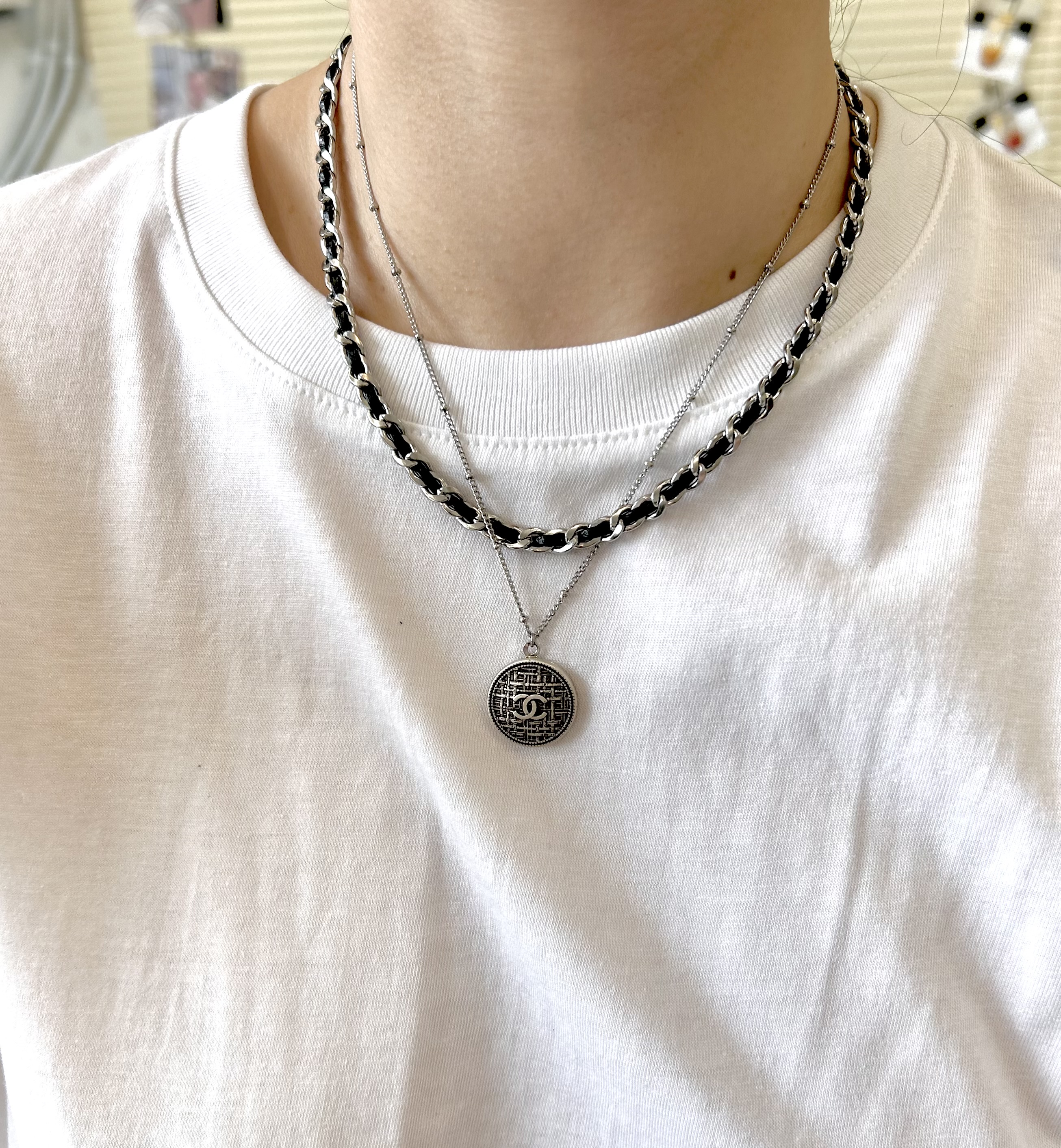 CHANEL button no.126