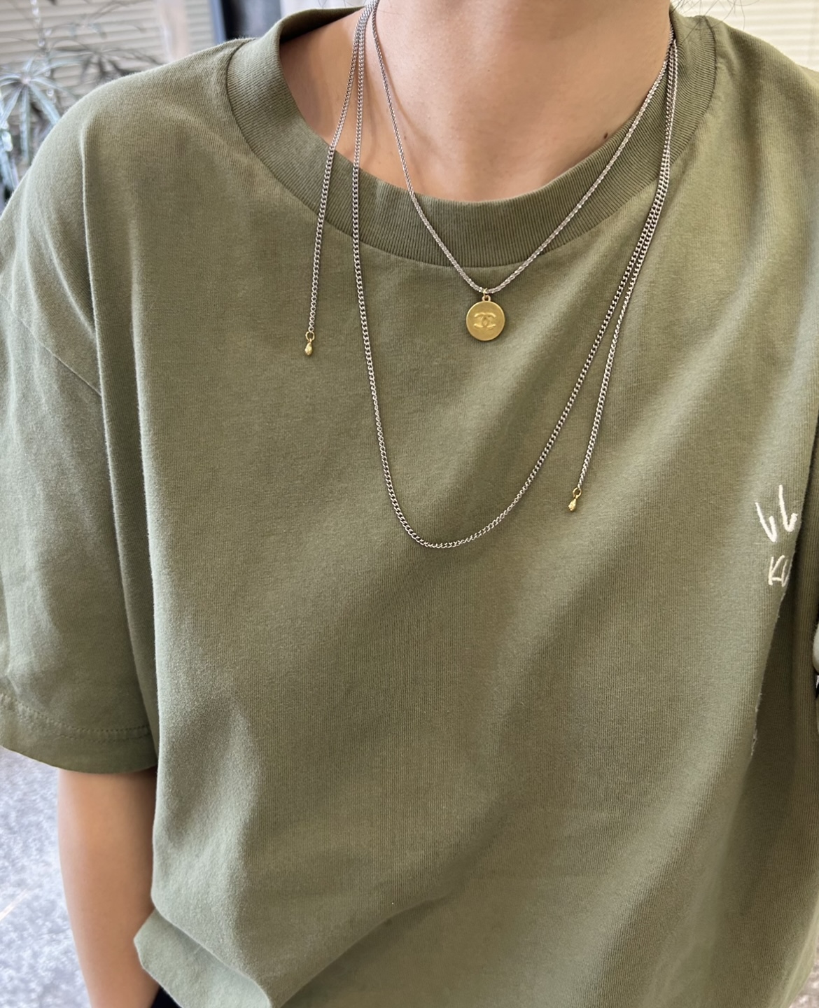 CHANEL button no.129