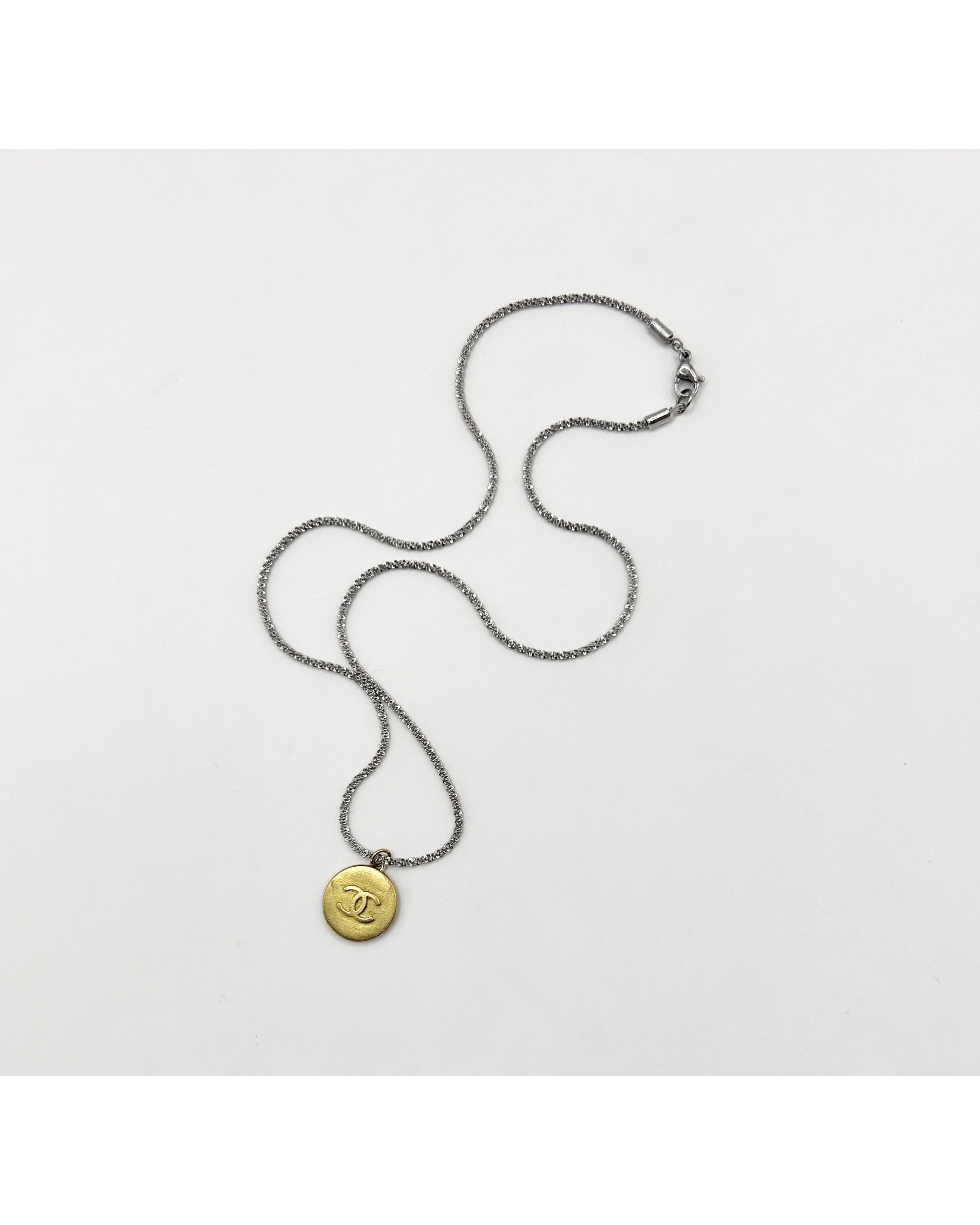 CHANEL button no.129