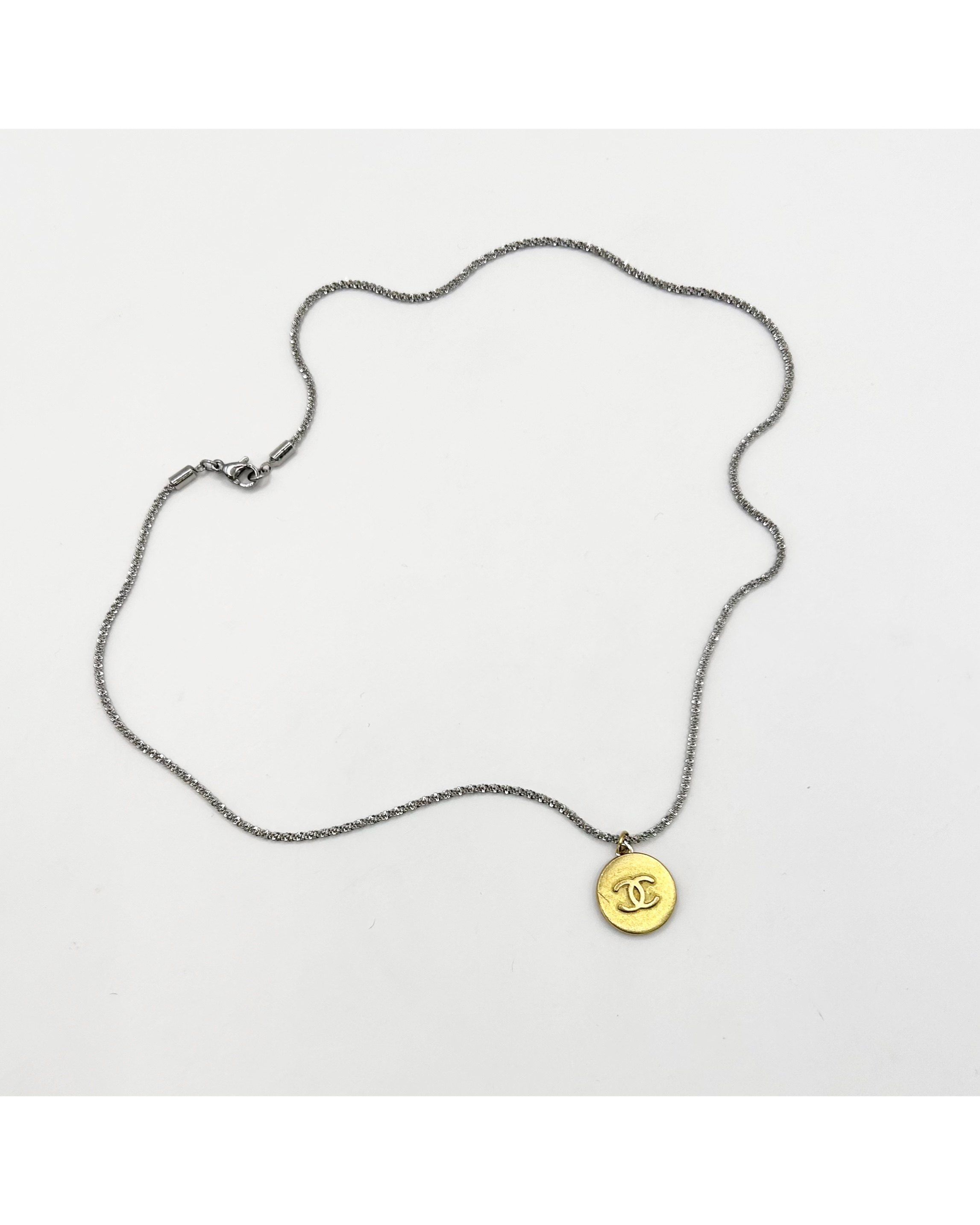 CHANEL button no.129