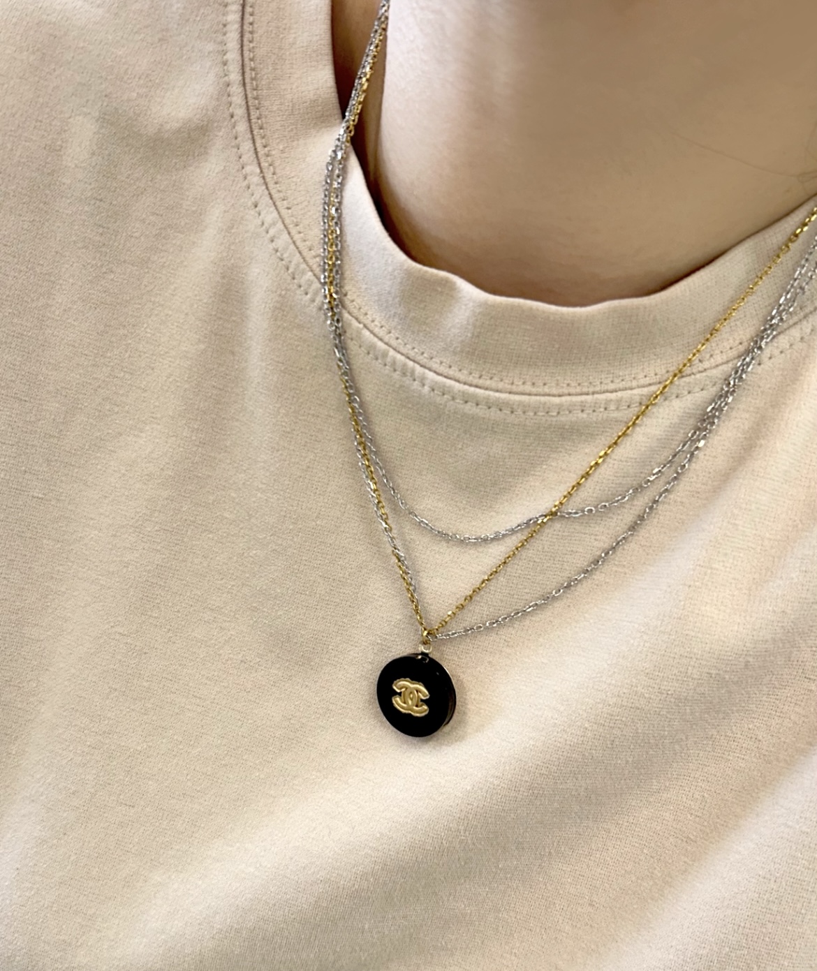 CHANEL button no.130