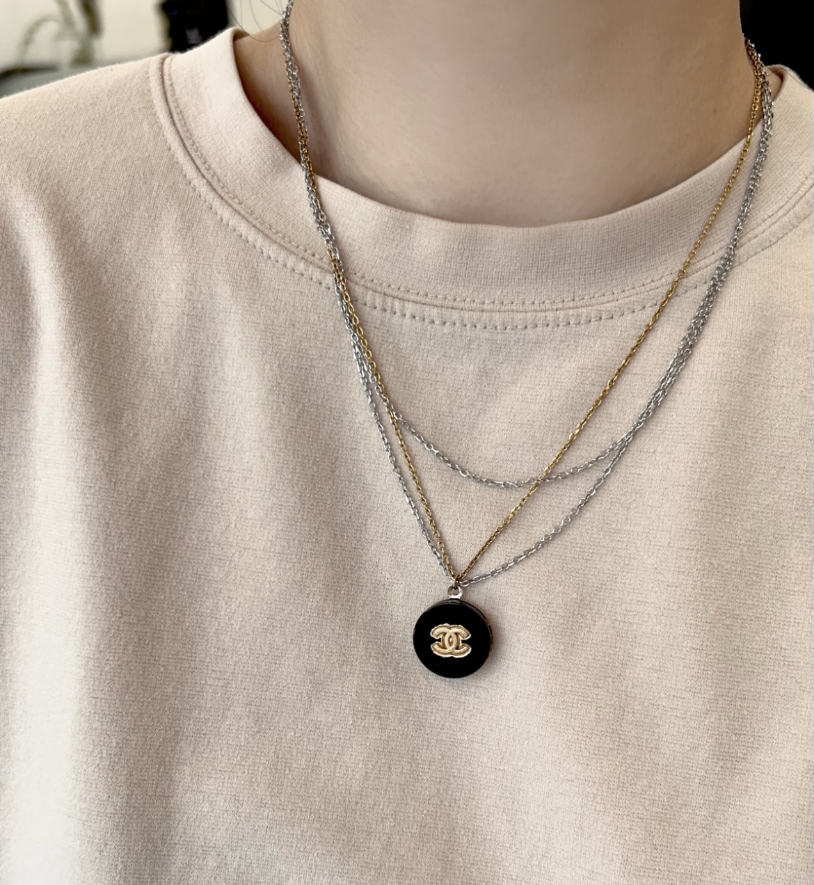 CHANEL button no.130
