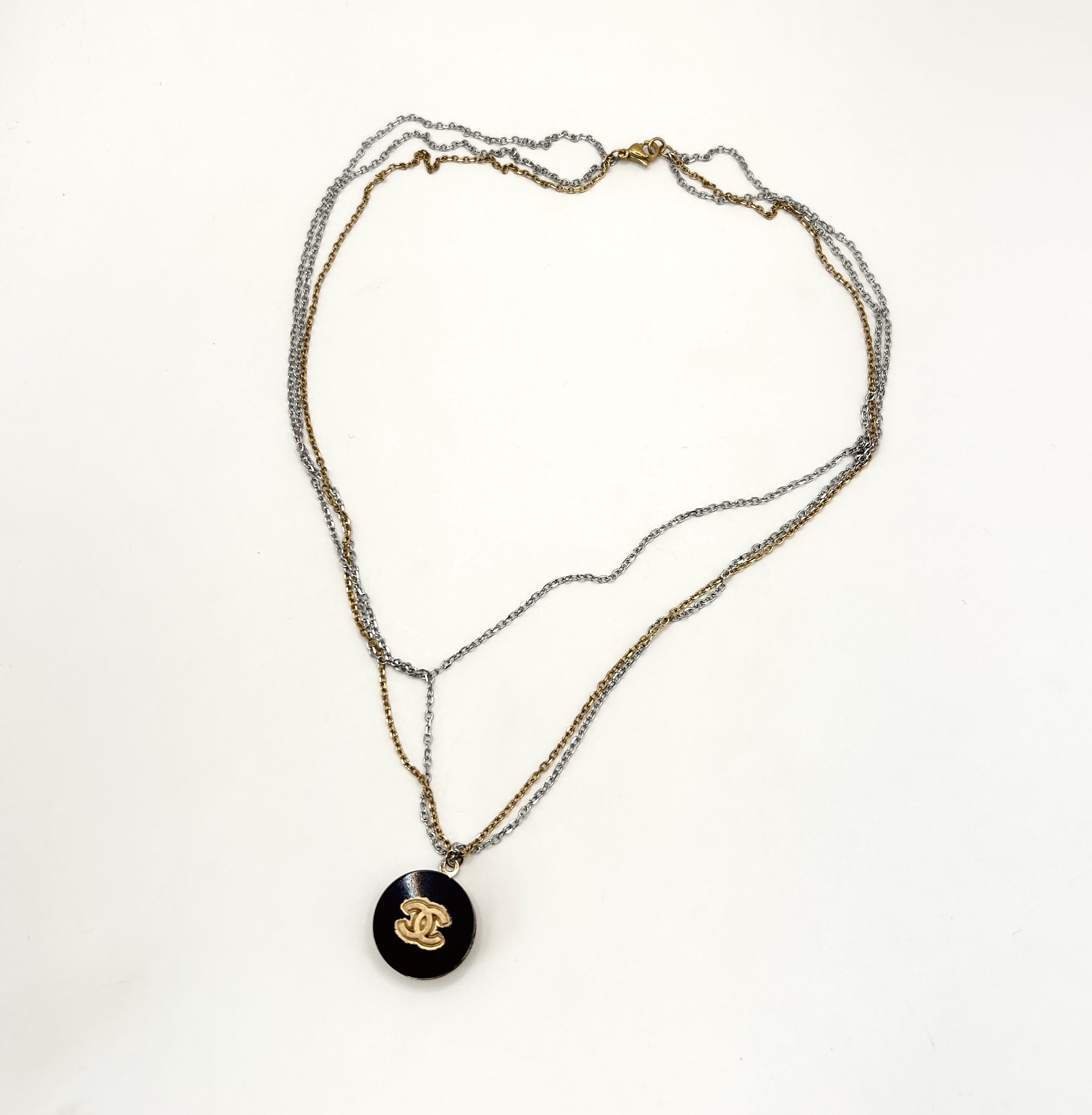 CHANEL button no.130