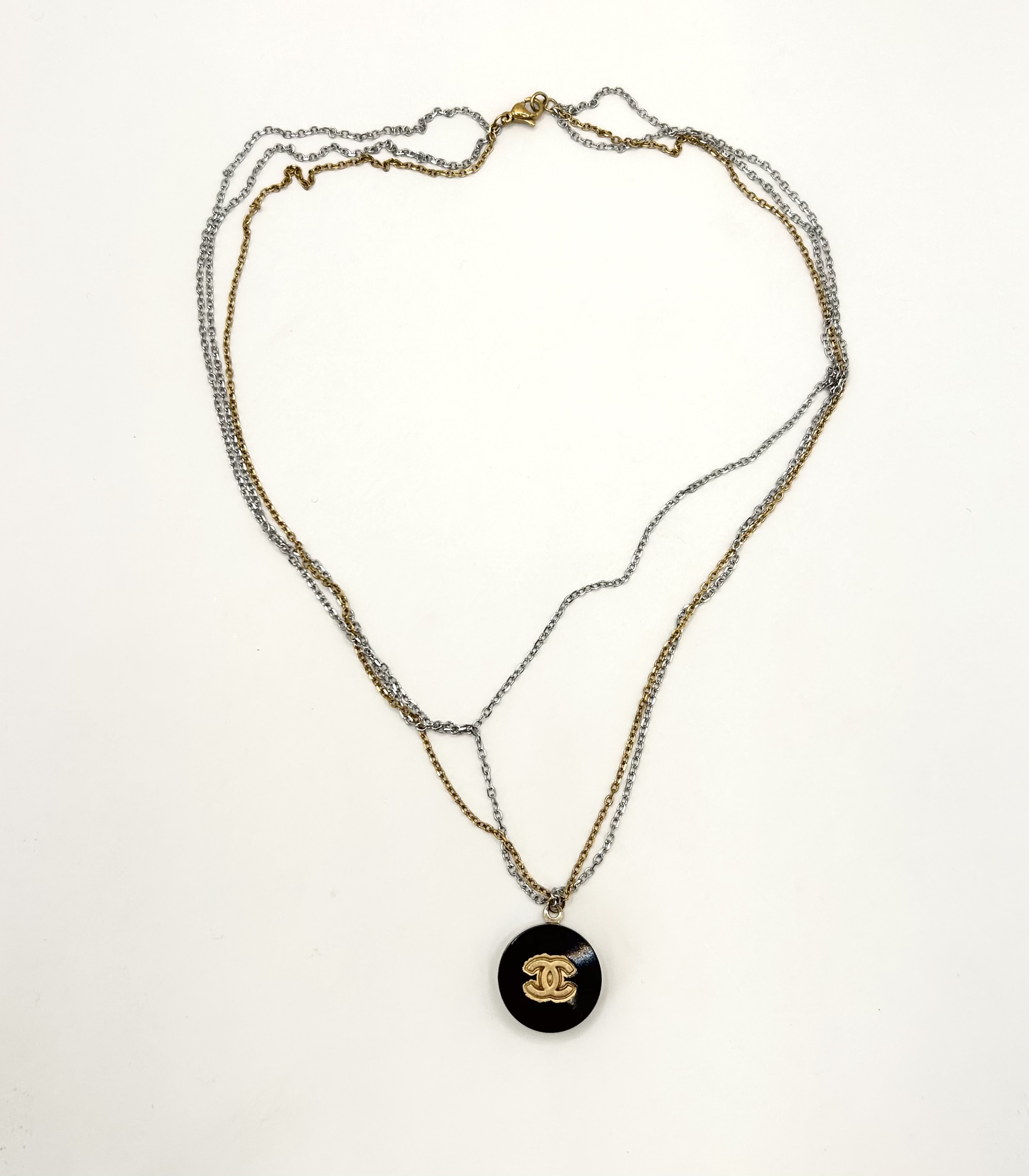 CHANEL button no.130