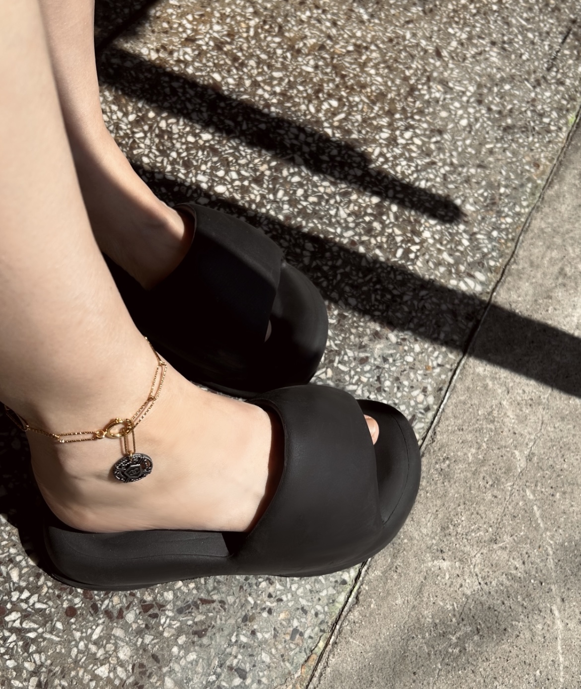 CHANEL button no.132