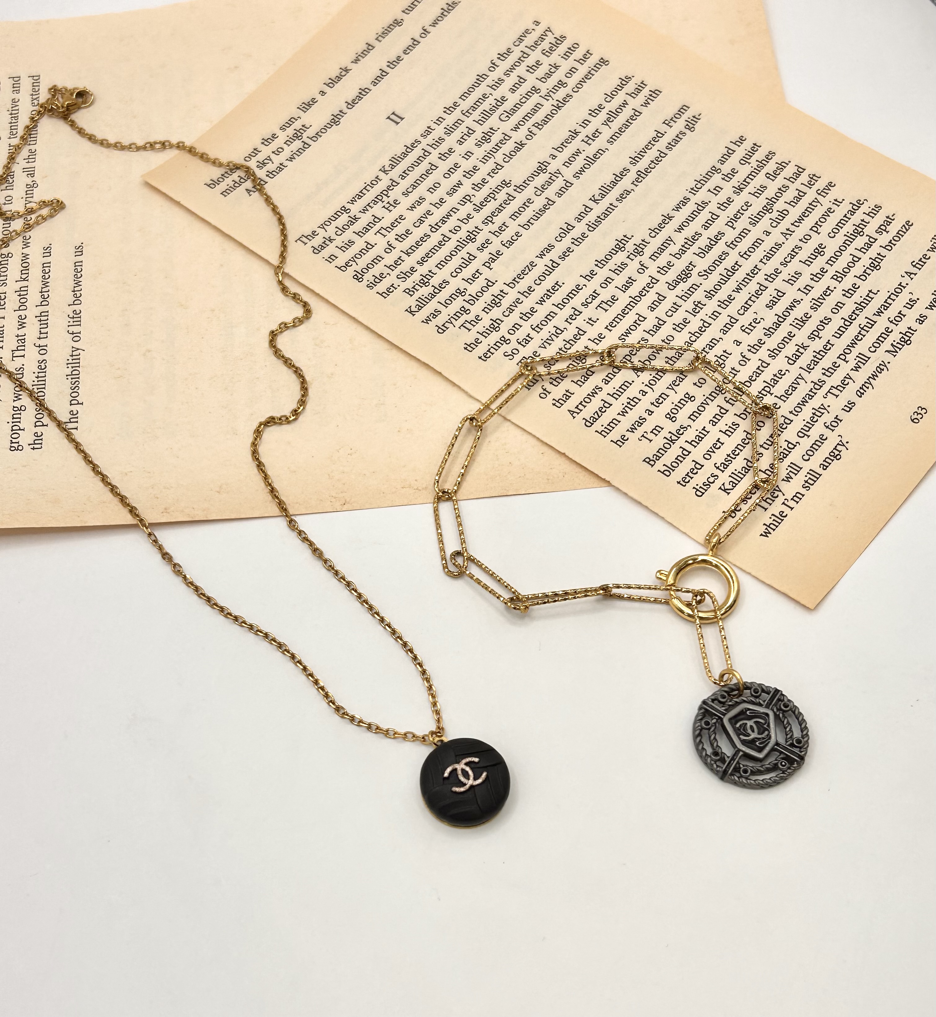 CHANEL button no.132