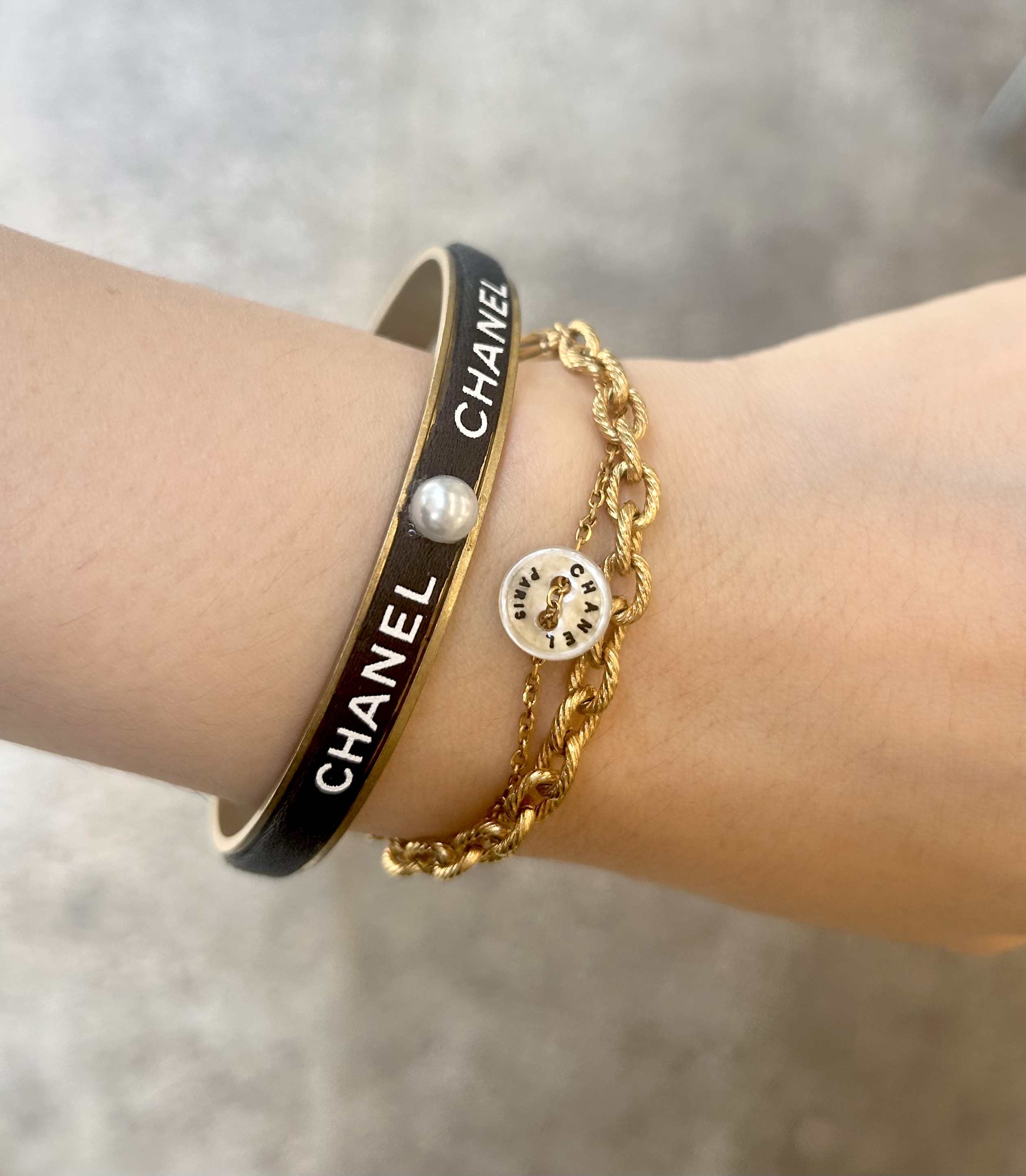 CHANEL button no.134