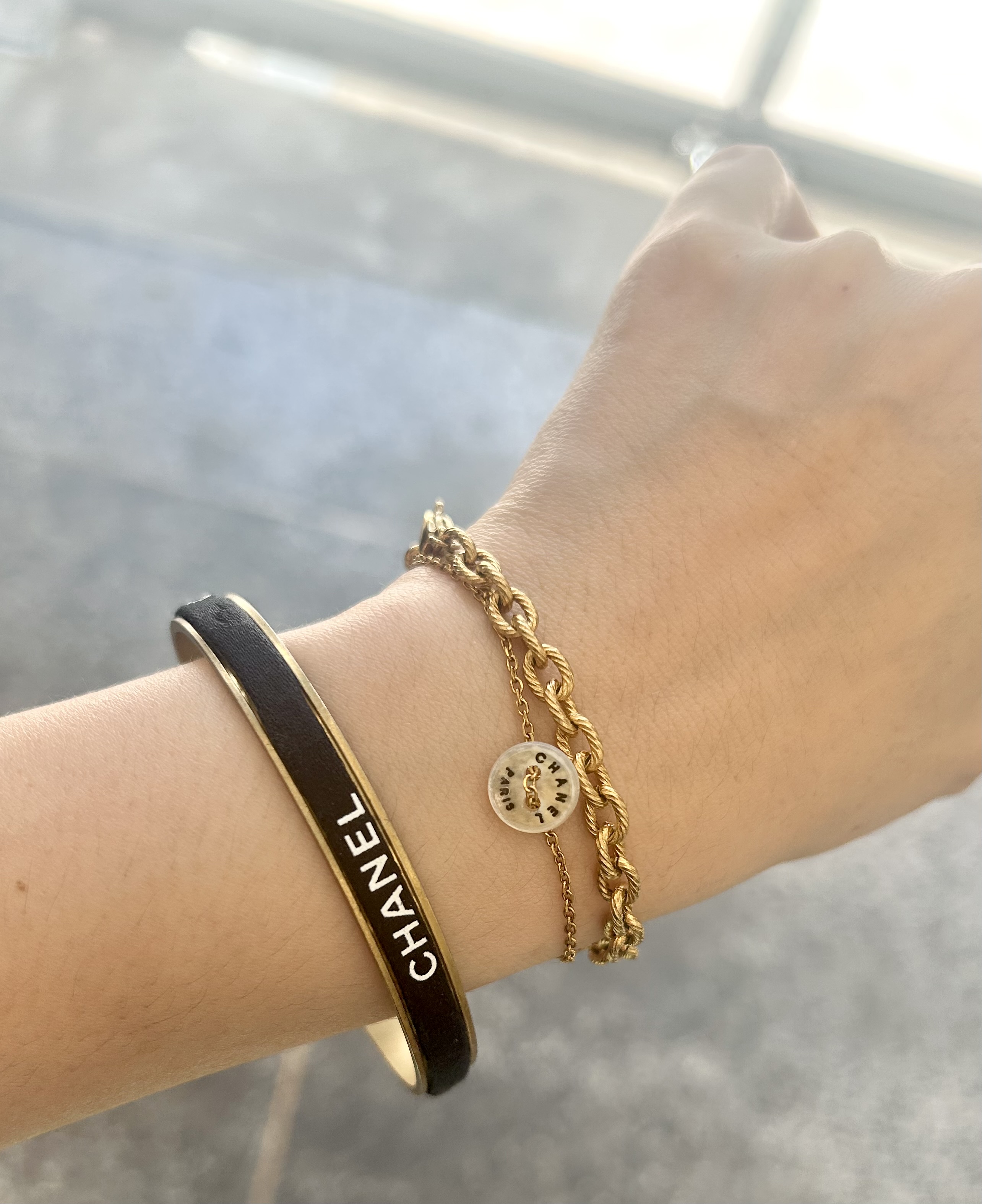CHANEL button no.134