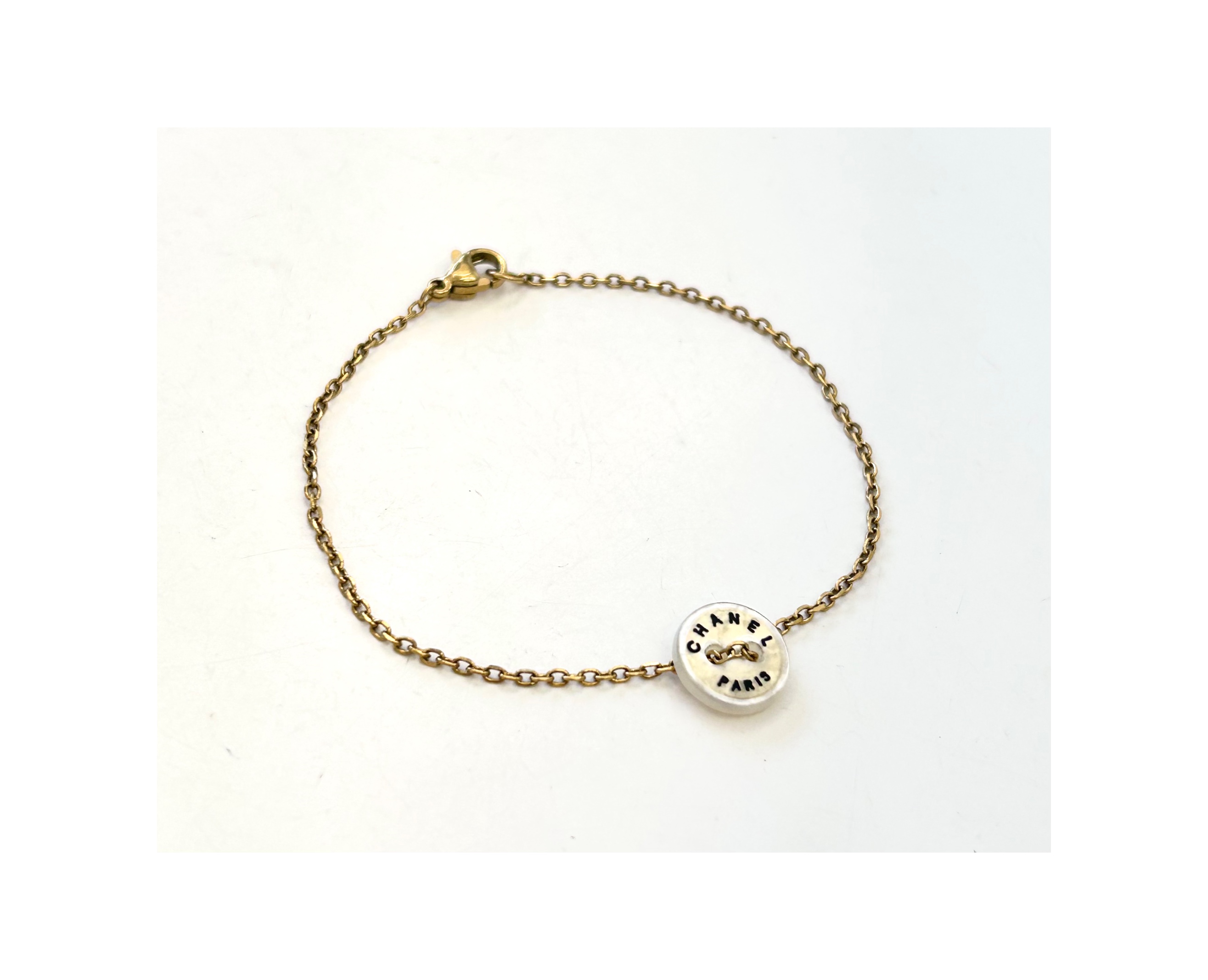 CHANEL button no.134