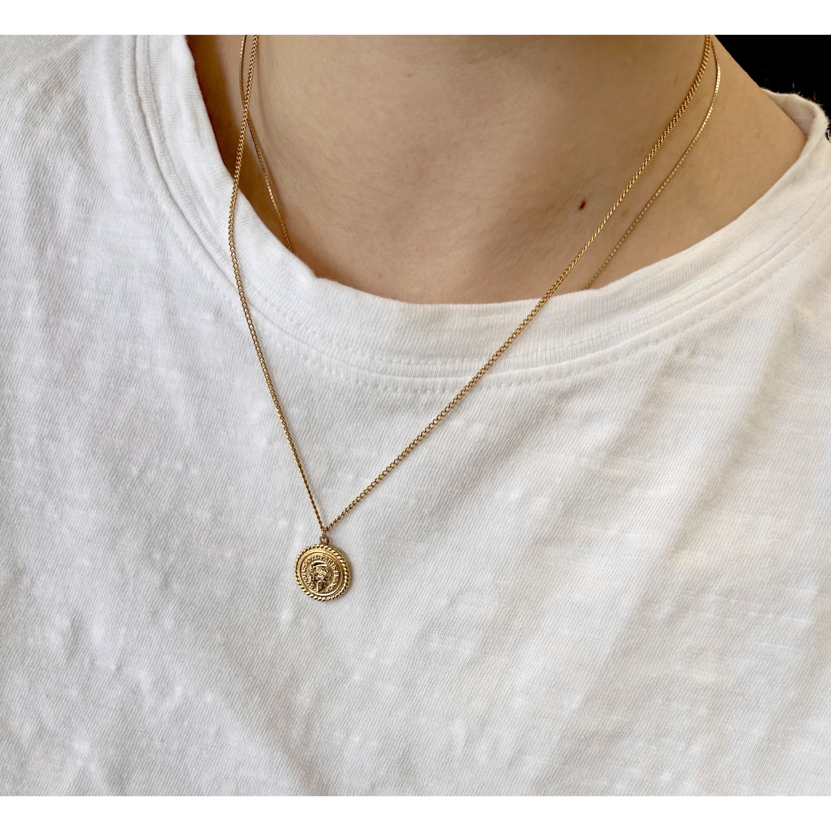 CHANEL button no.136