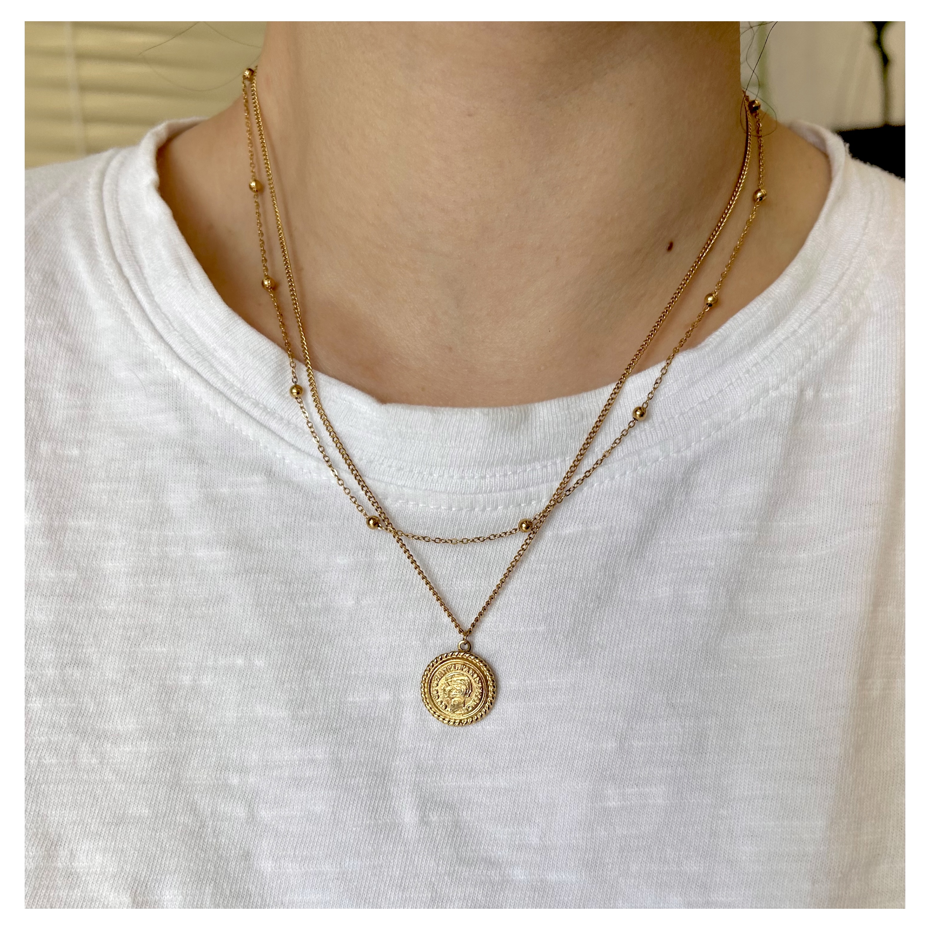CHANEL button no.136