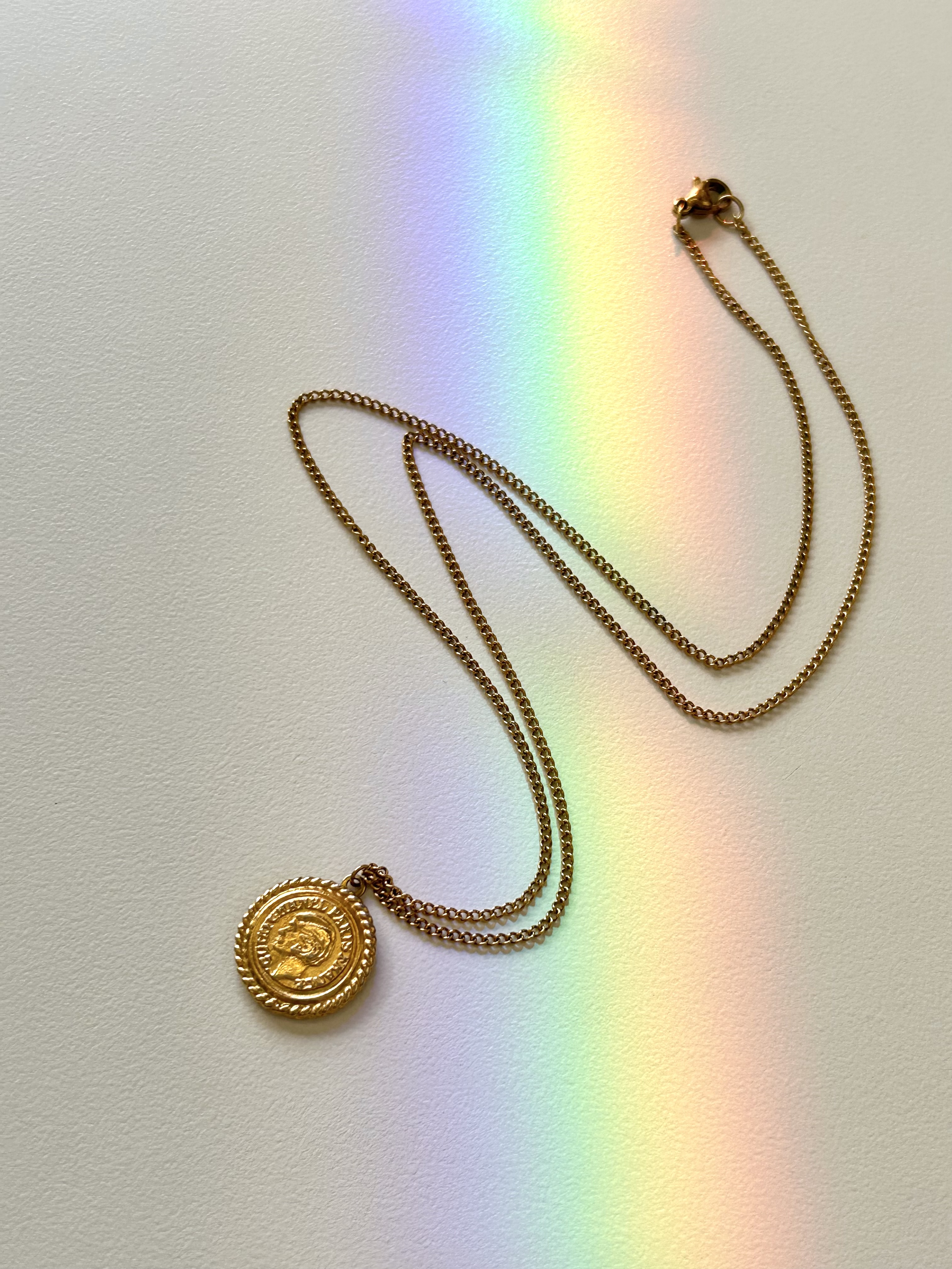 CHANEL button no.136