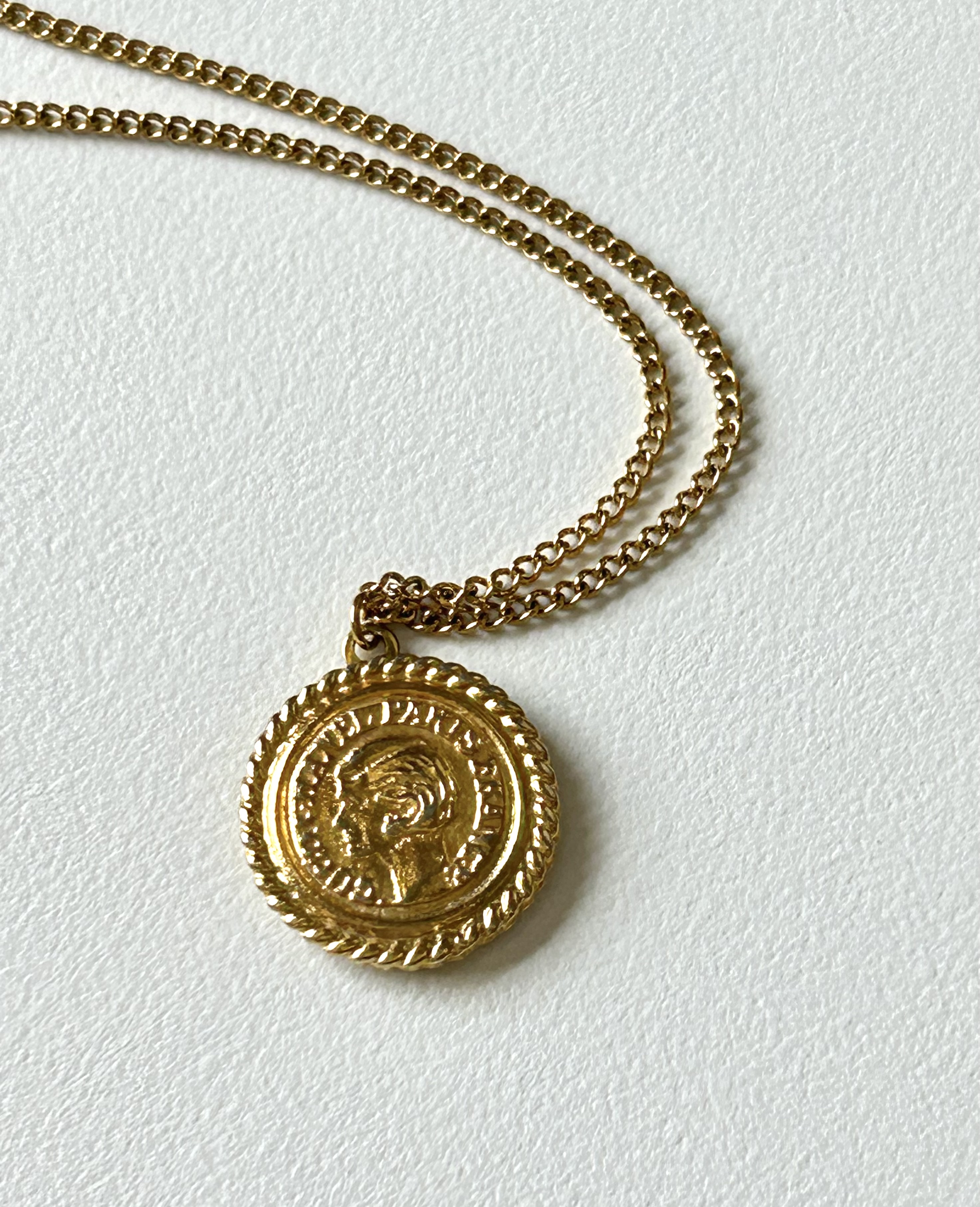 CHANEL button no.136