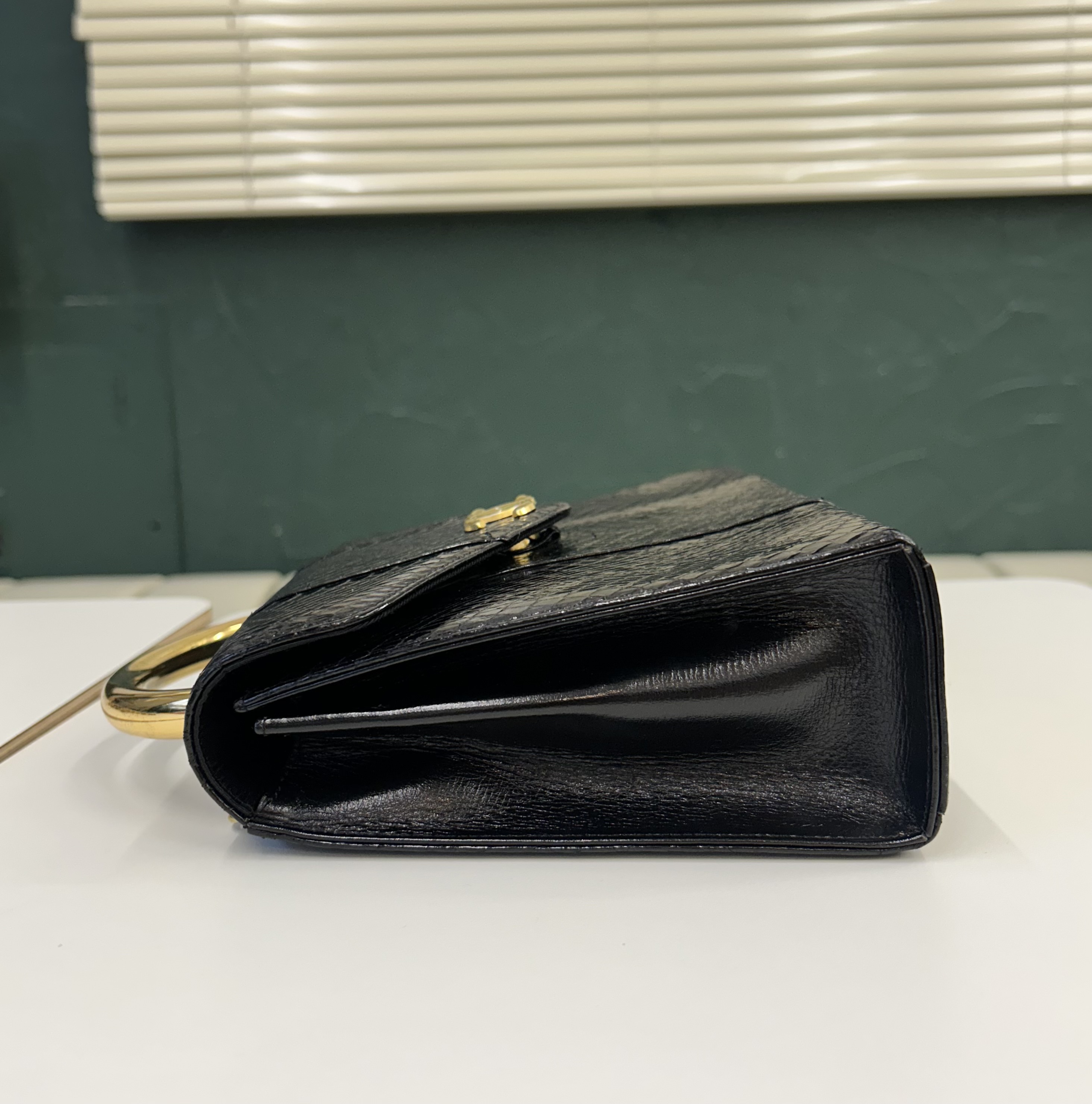 GENUINE vintage snake skin bag X CHANEL hanger CC objet no.44