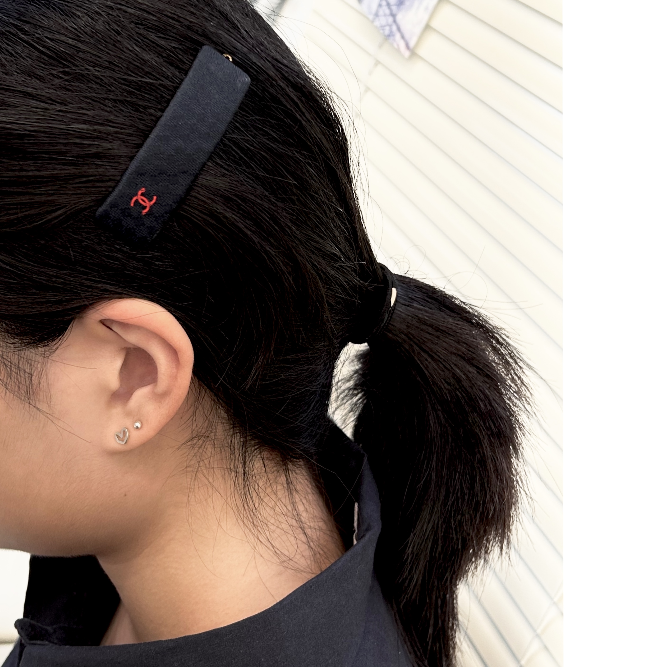 CHANEL navy & red CC silk hair clip no.85