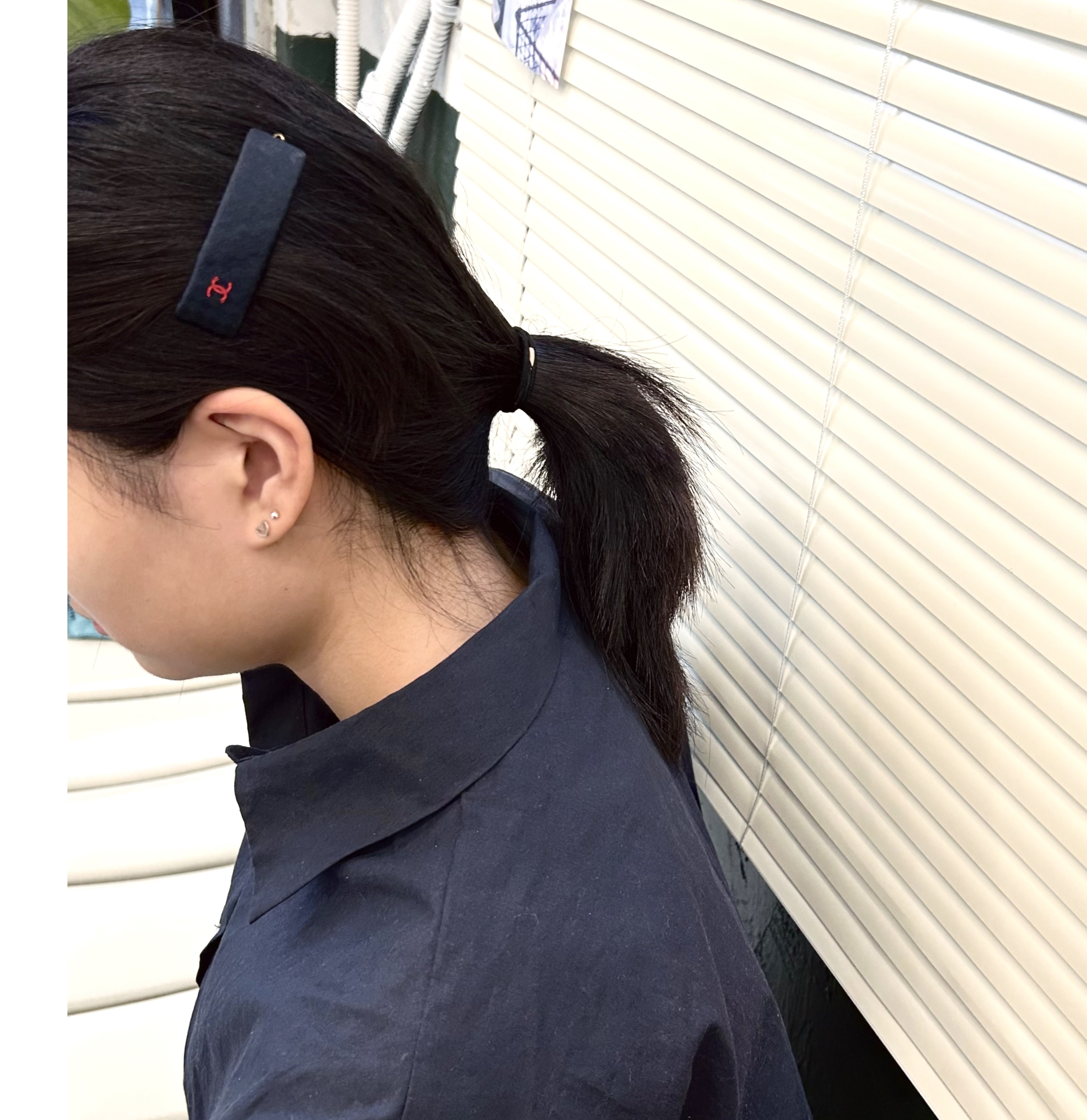 CHANEL navy & red CC silk hair clip no.85