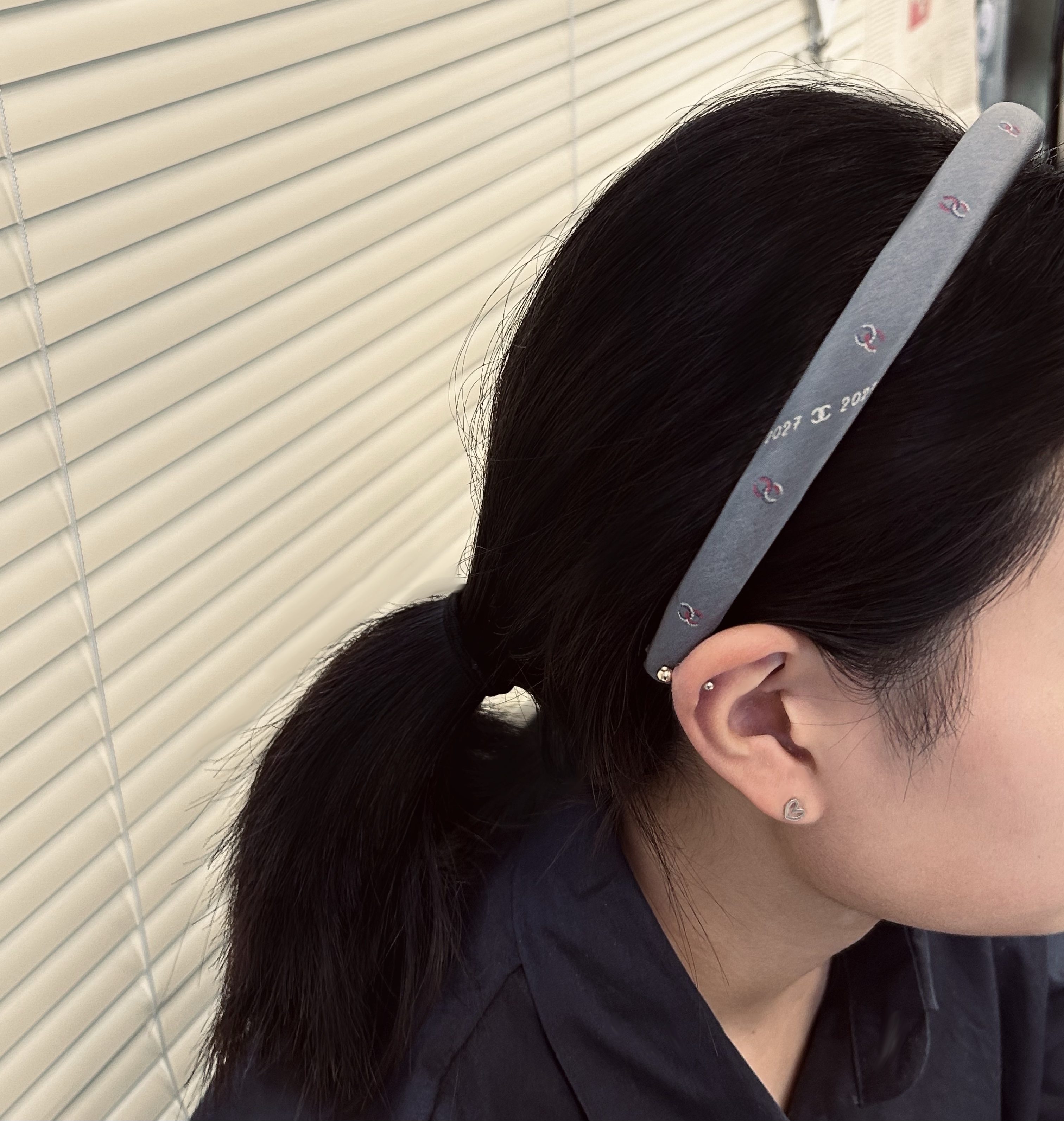 CHANEL grey silk CC hair band no.86