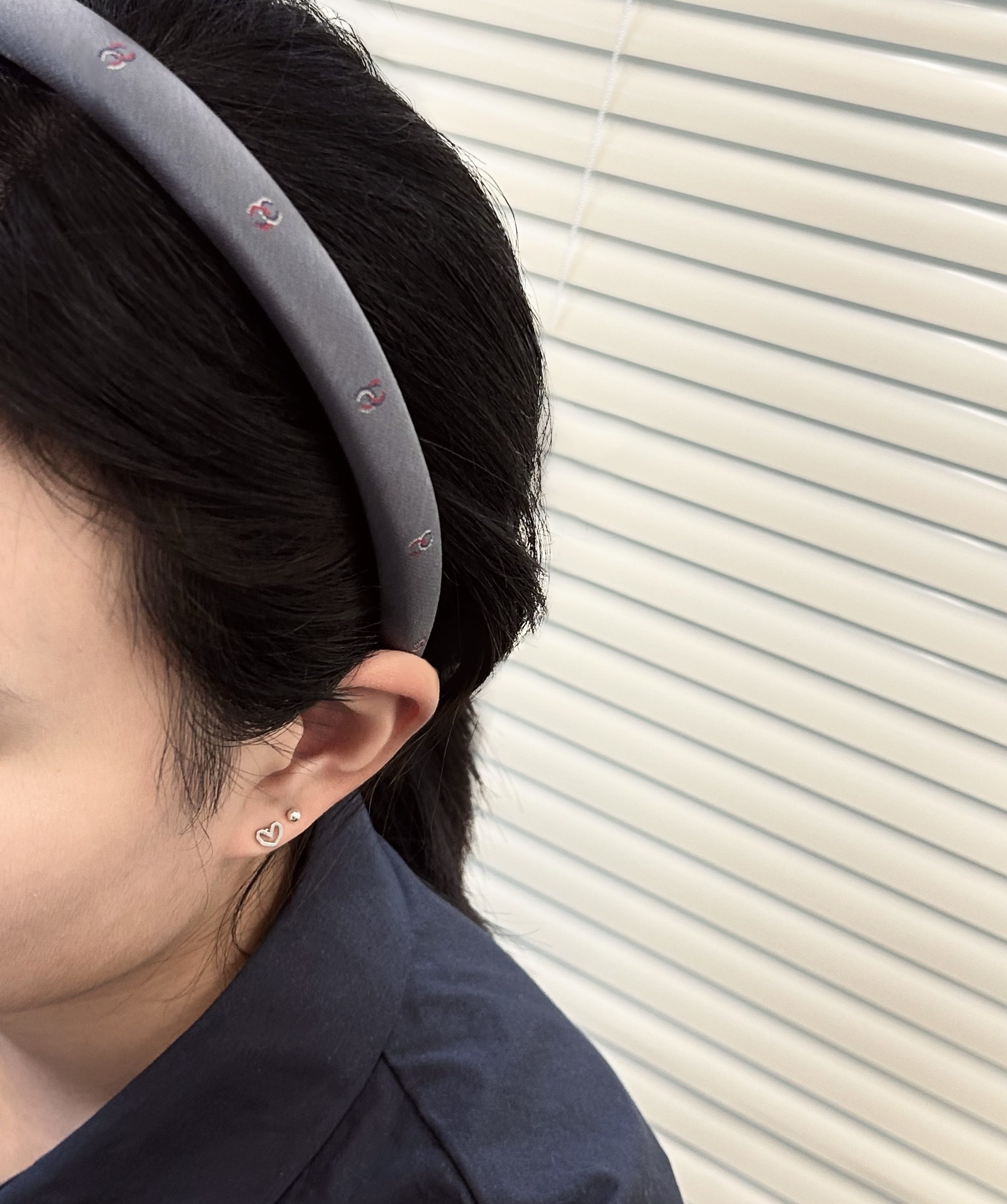 CHANEL grey silk CC hair band no.86