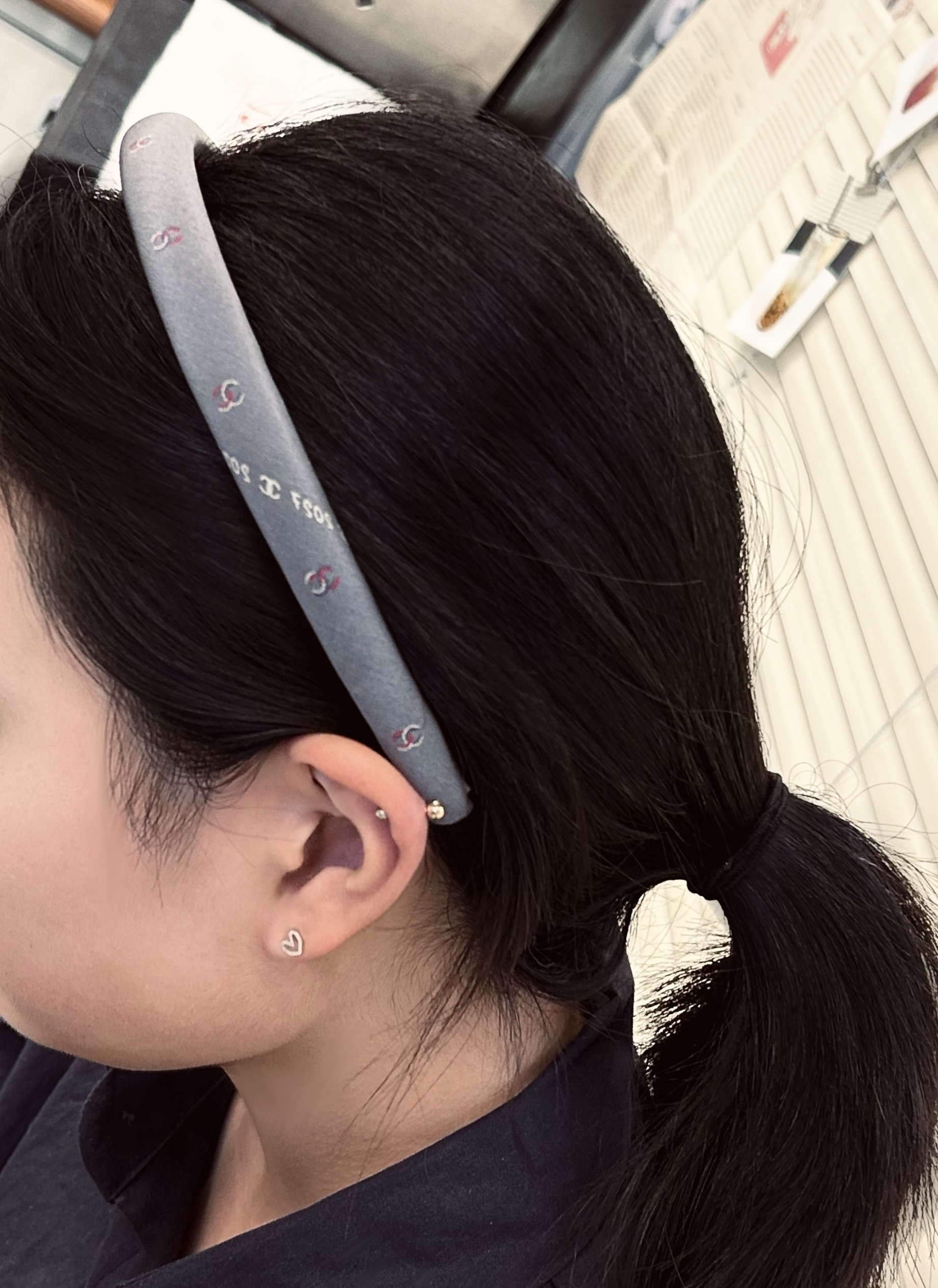 CHANEL grey silk CC hair band no.86