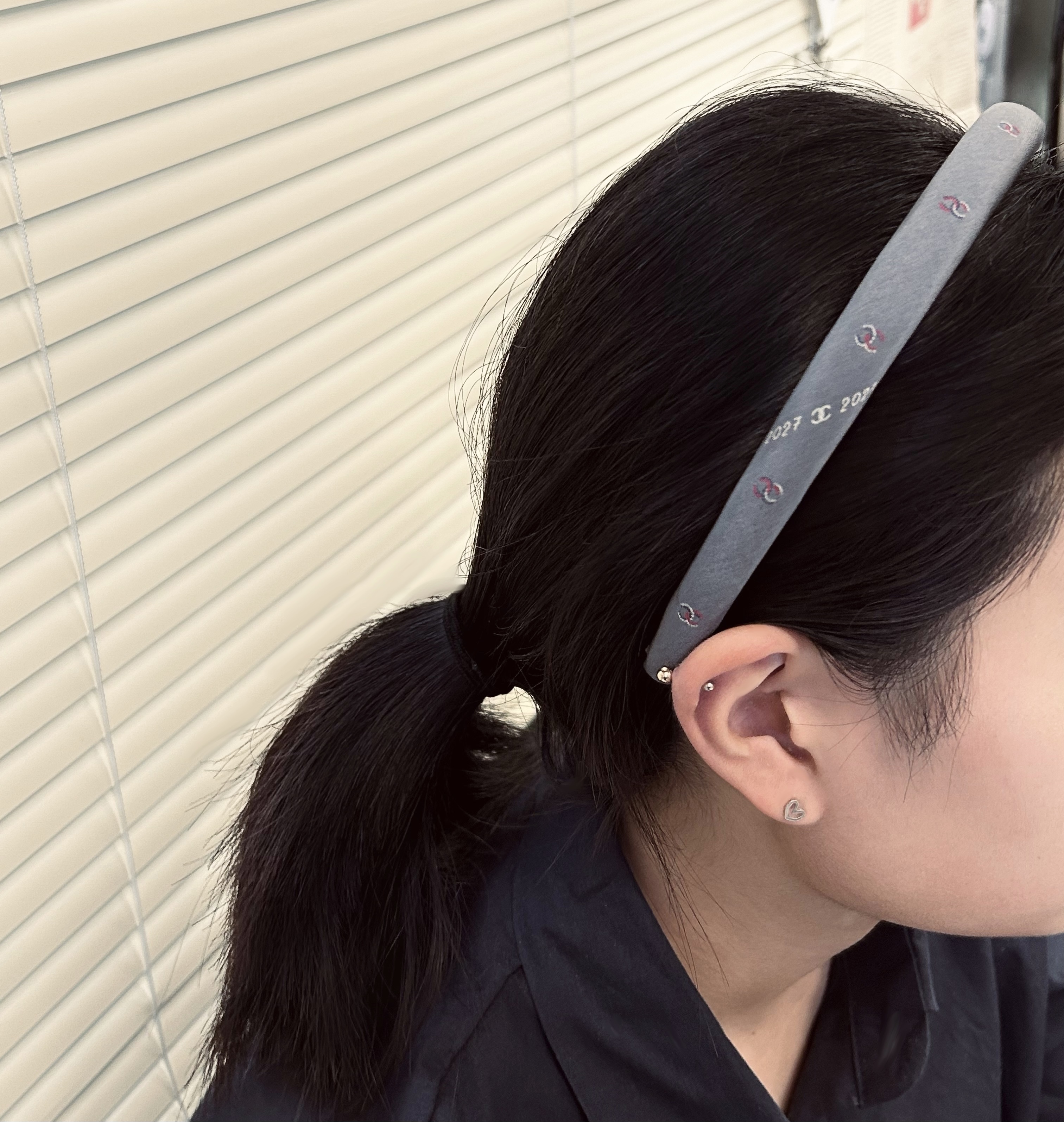 CHANEL grey silk CC hair band no.86