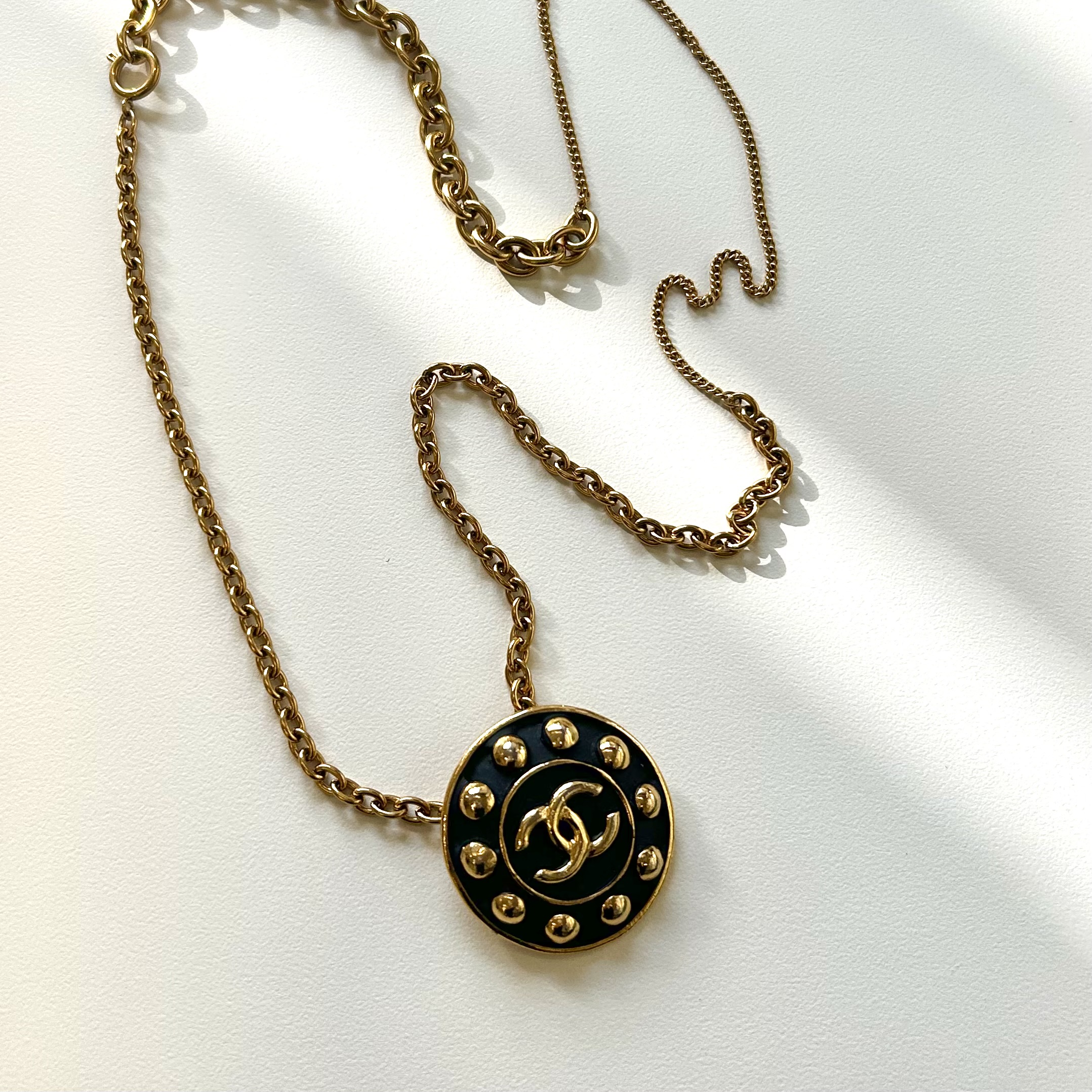 VINTAGE CHANEL clip on earring 1pc