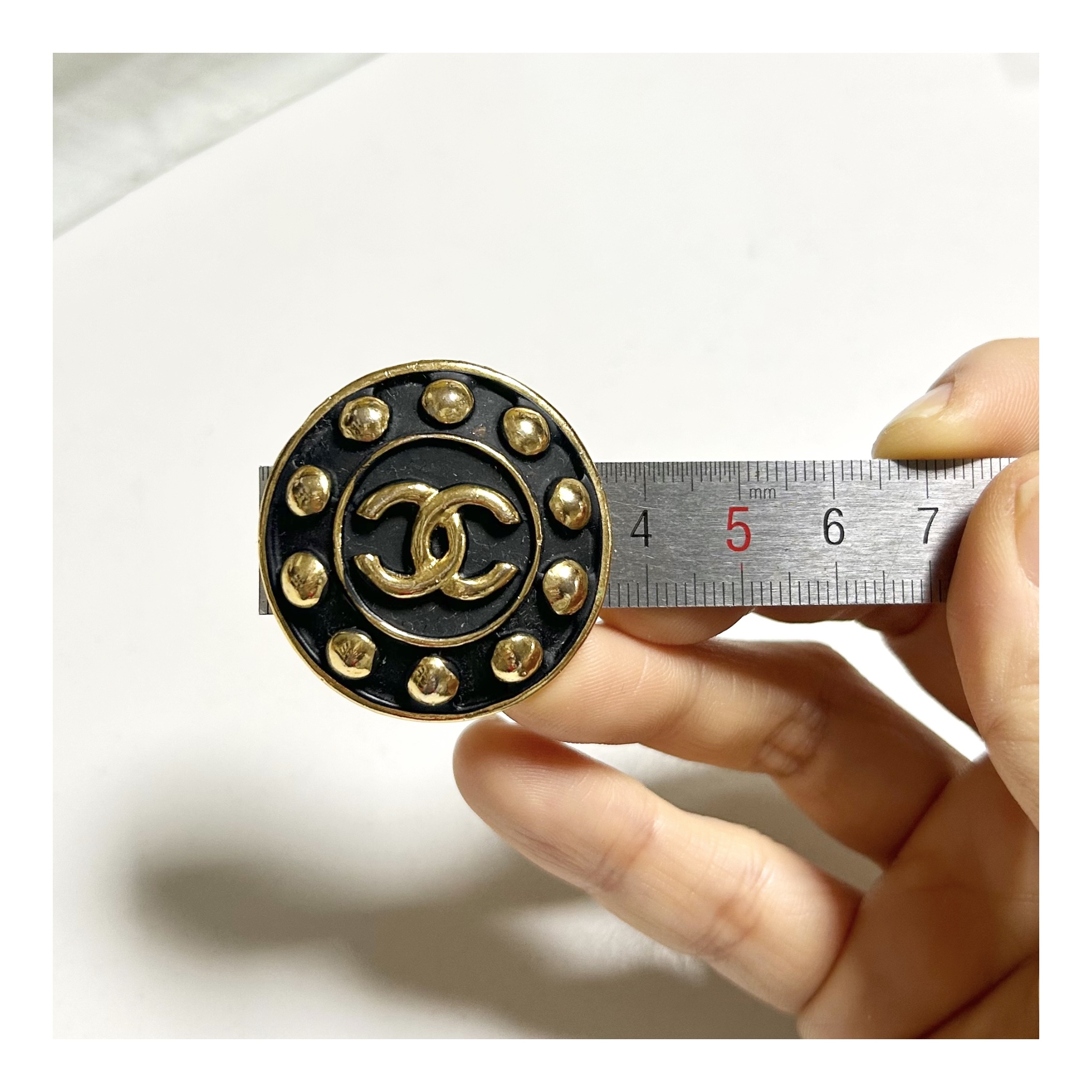 VINTAGE CHANEL clip on earring 1pc