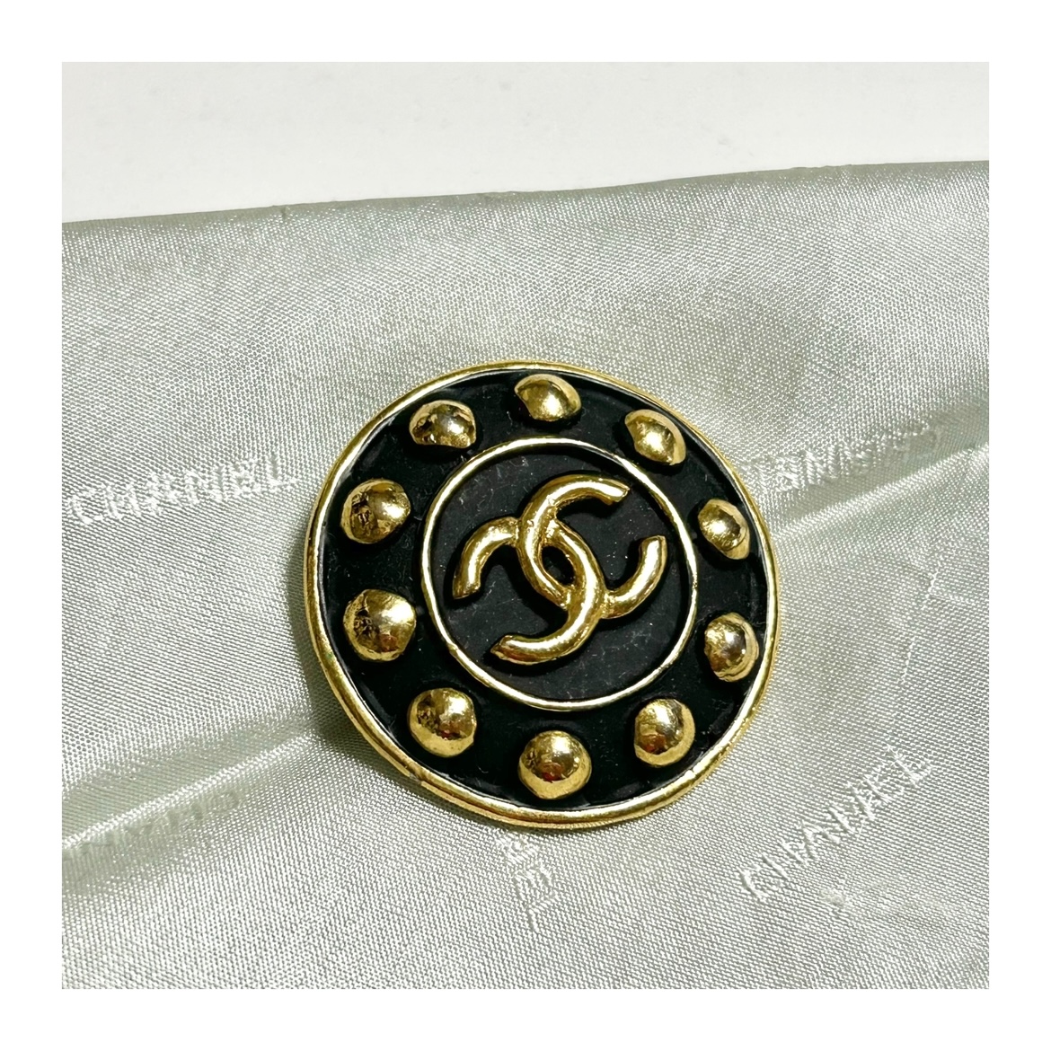VINTAGE CHANEL clip on earring 1pc