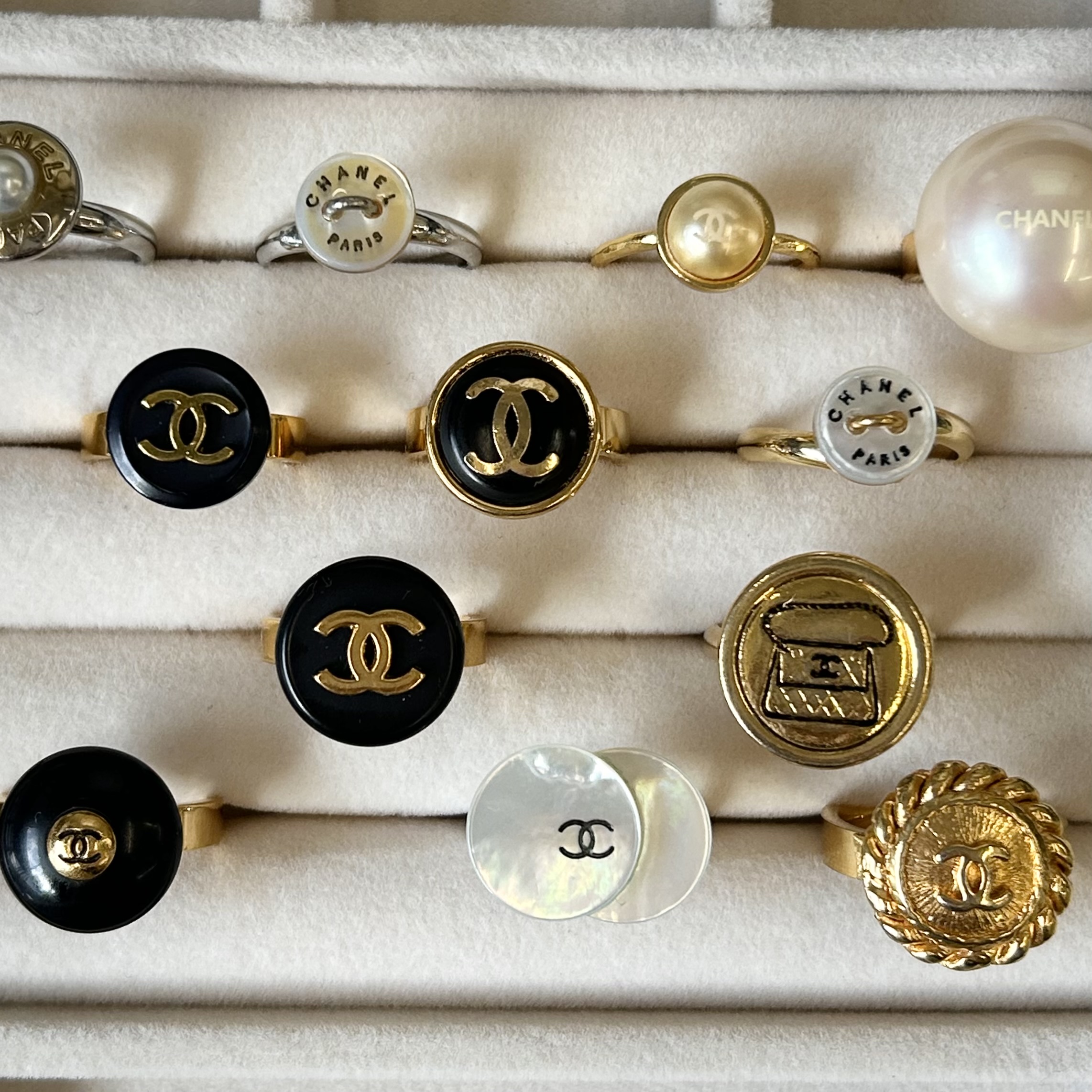 Button no.118 only one