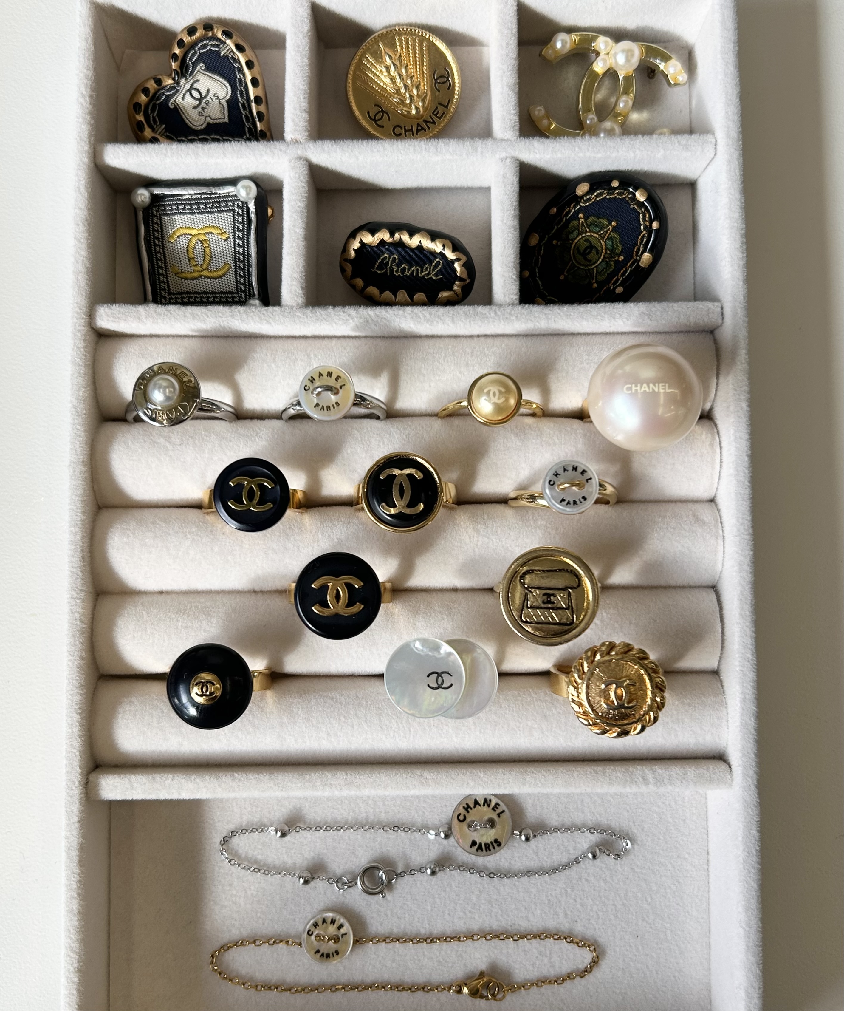 Button no.118 only one
