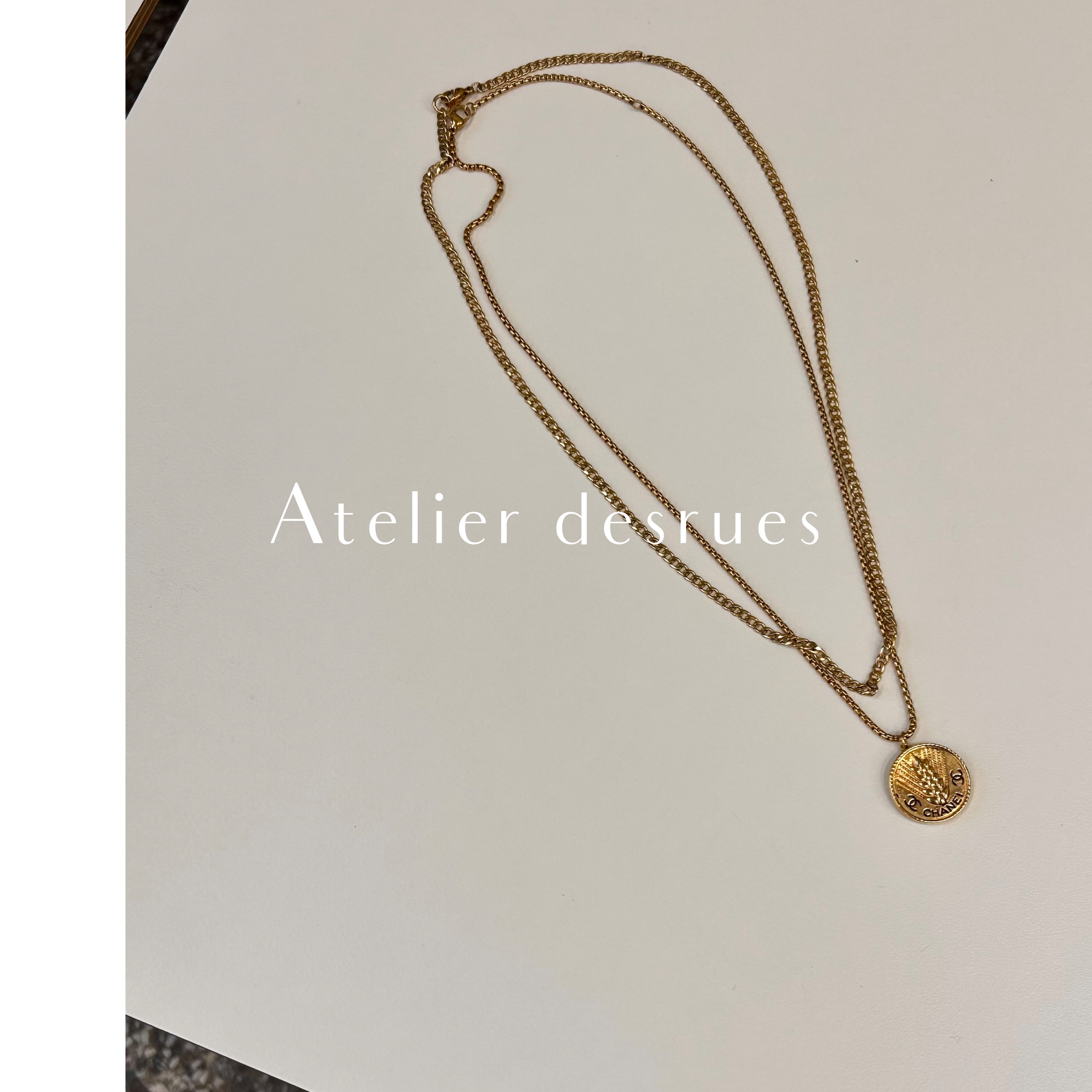 CHANEL button no.119