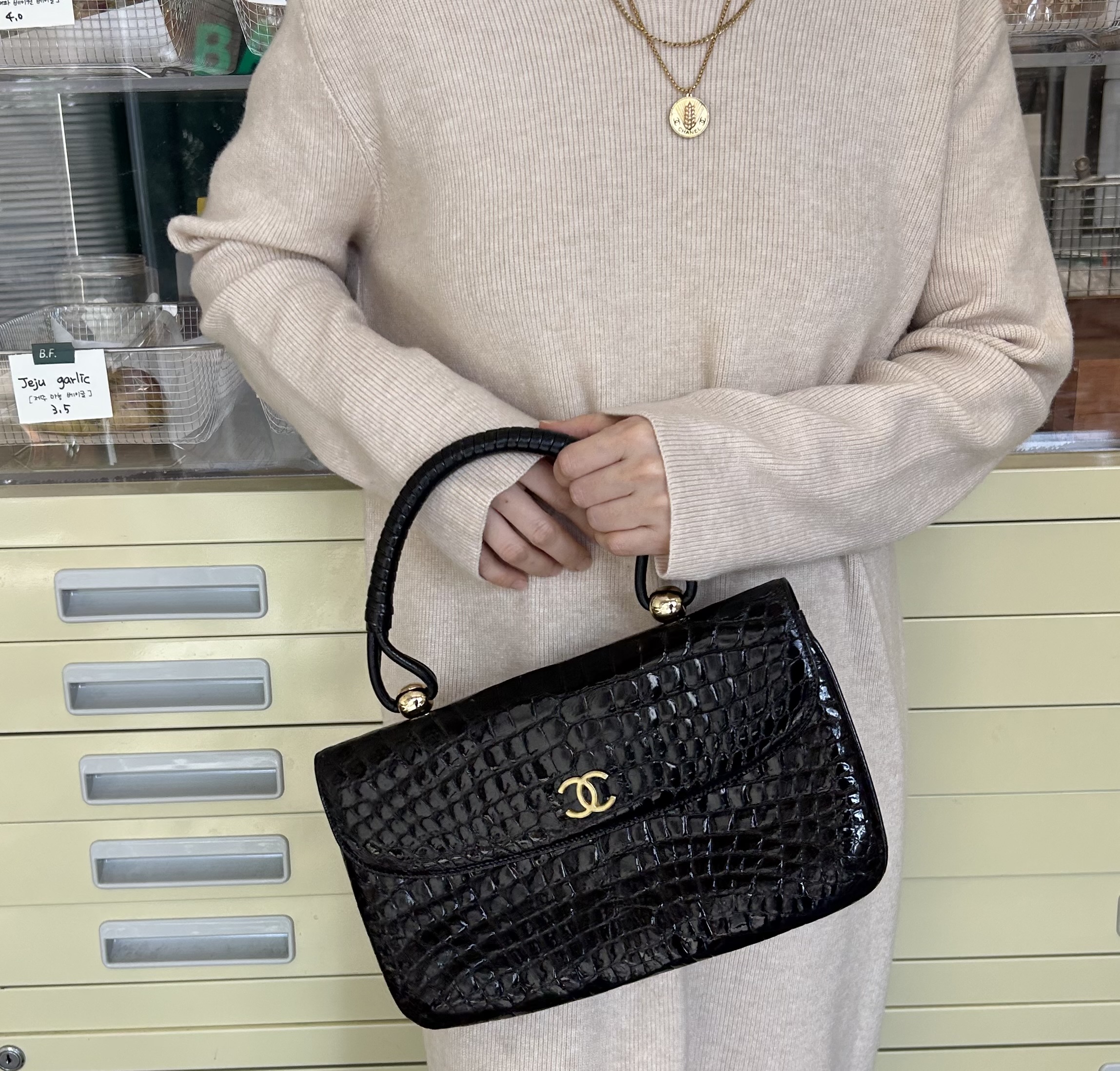 GENUINE vintage crocodile bag X CHANEL hanger CC objet no.47