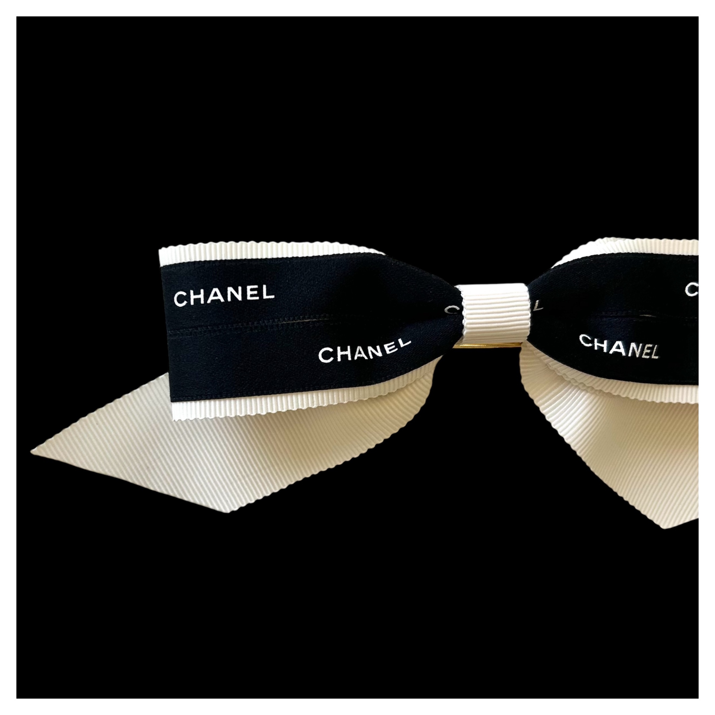 CHANEL cream & black hair barrette no.90