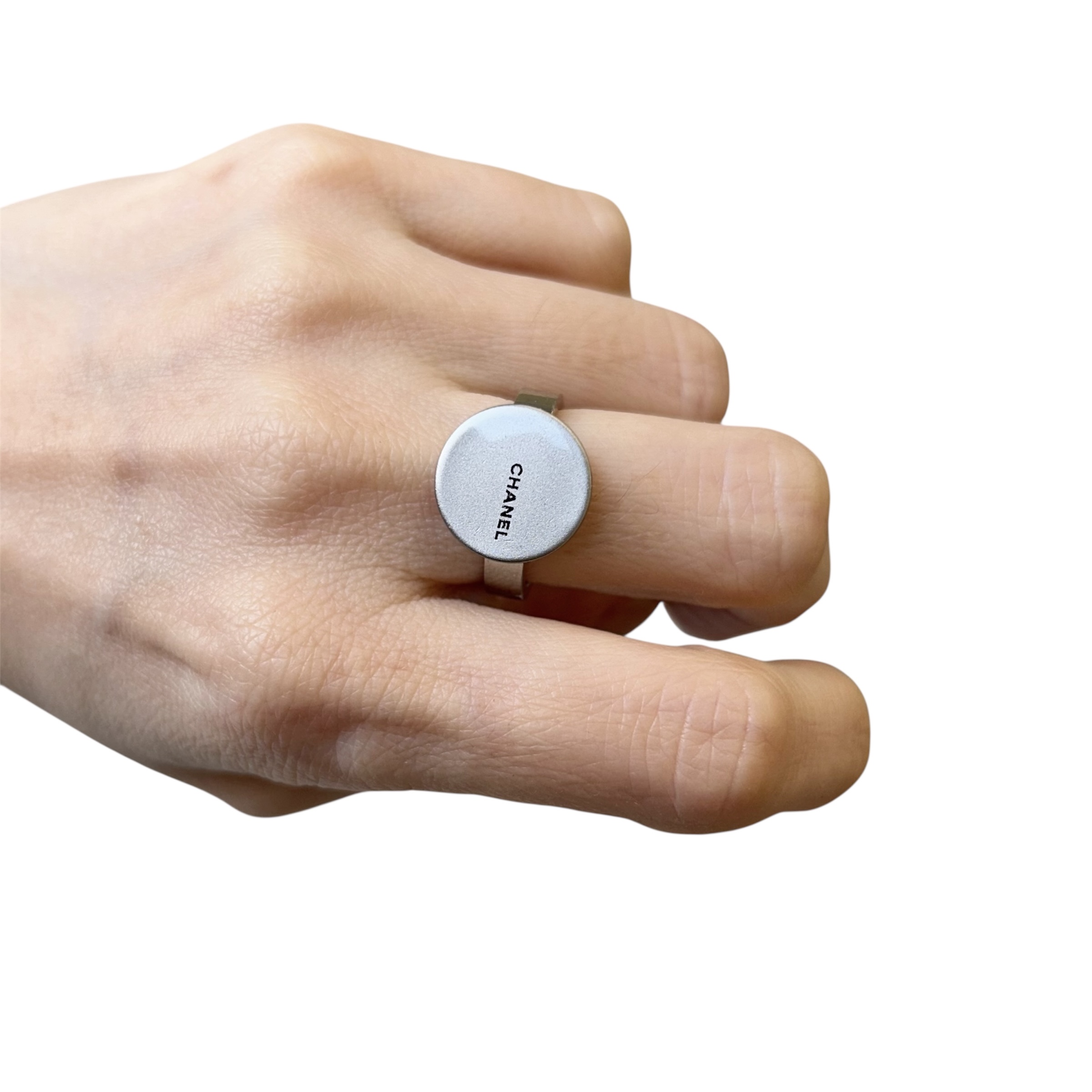CHANEL button no.140