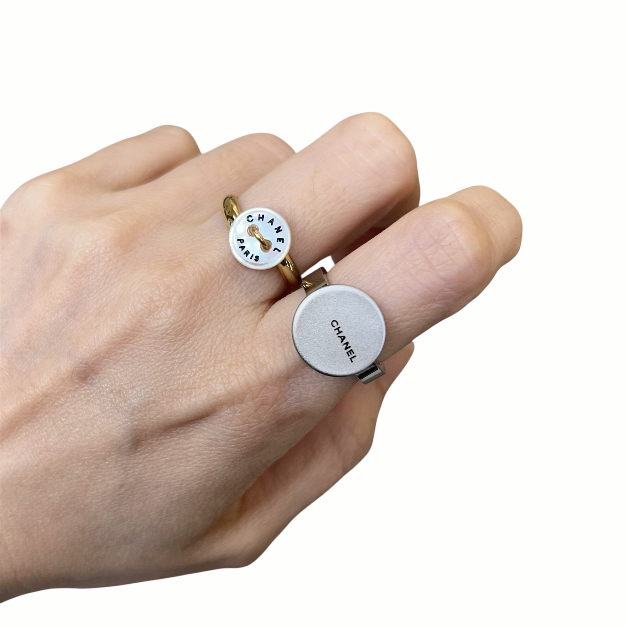 CHANEL button no.140
