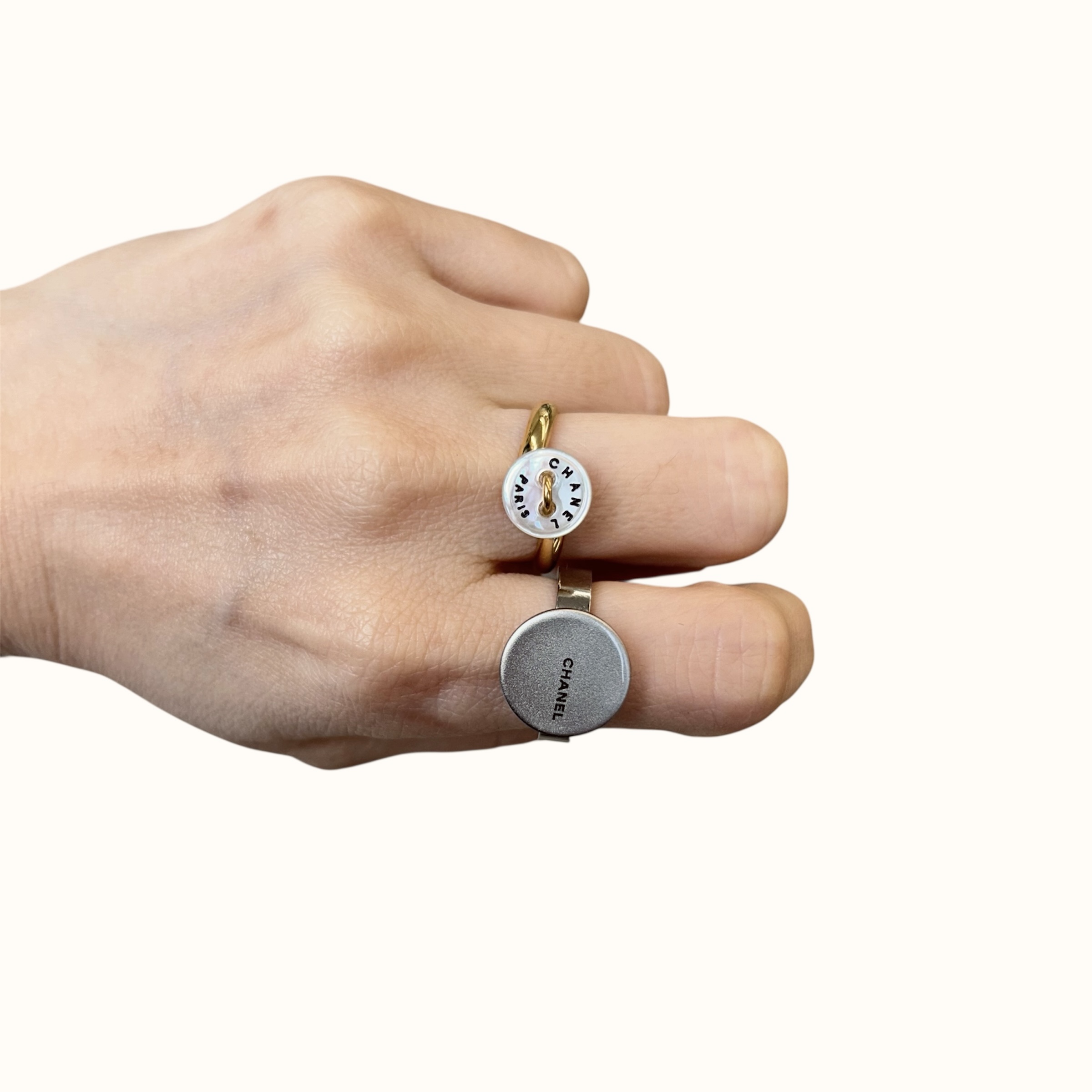 CHANEL button no.140
