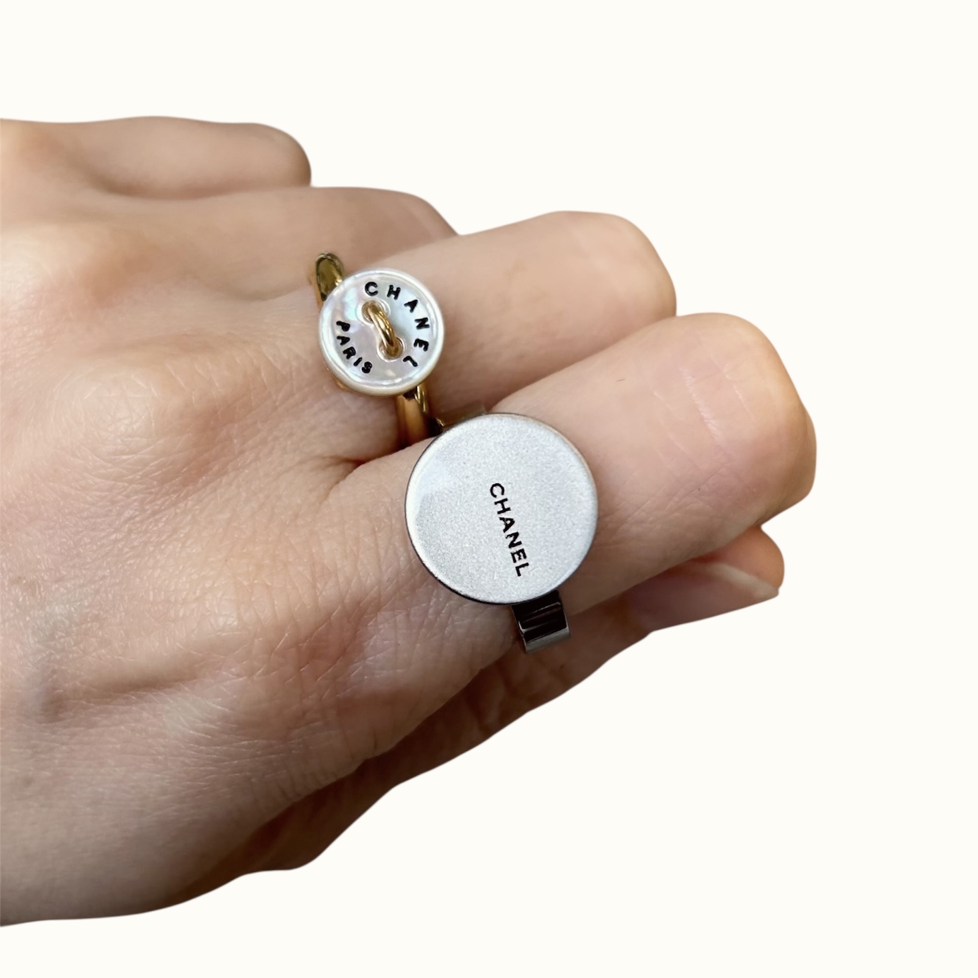 CHANEL button no.140