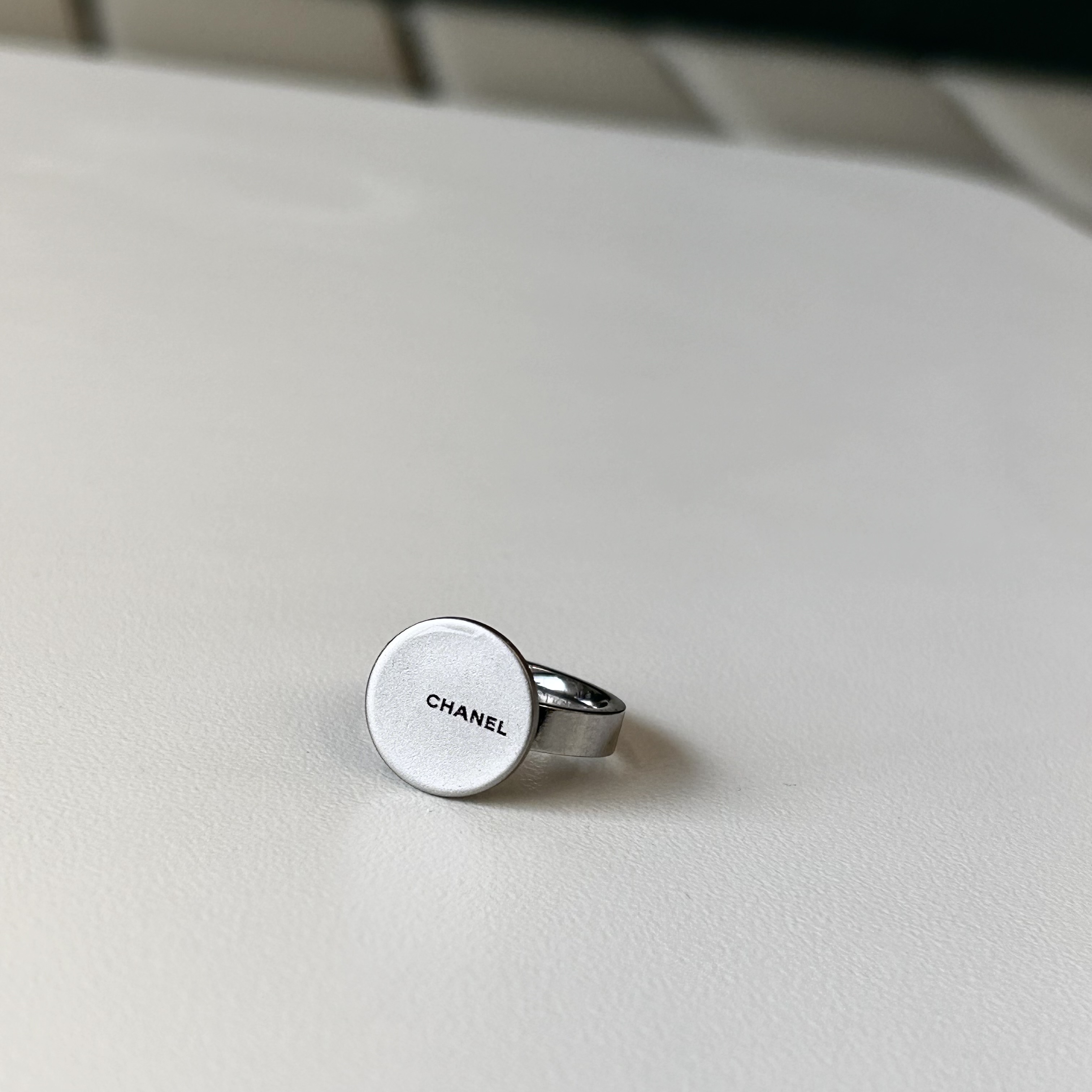CHANEL button no.140