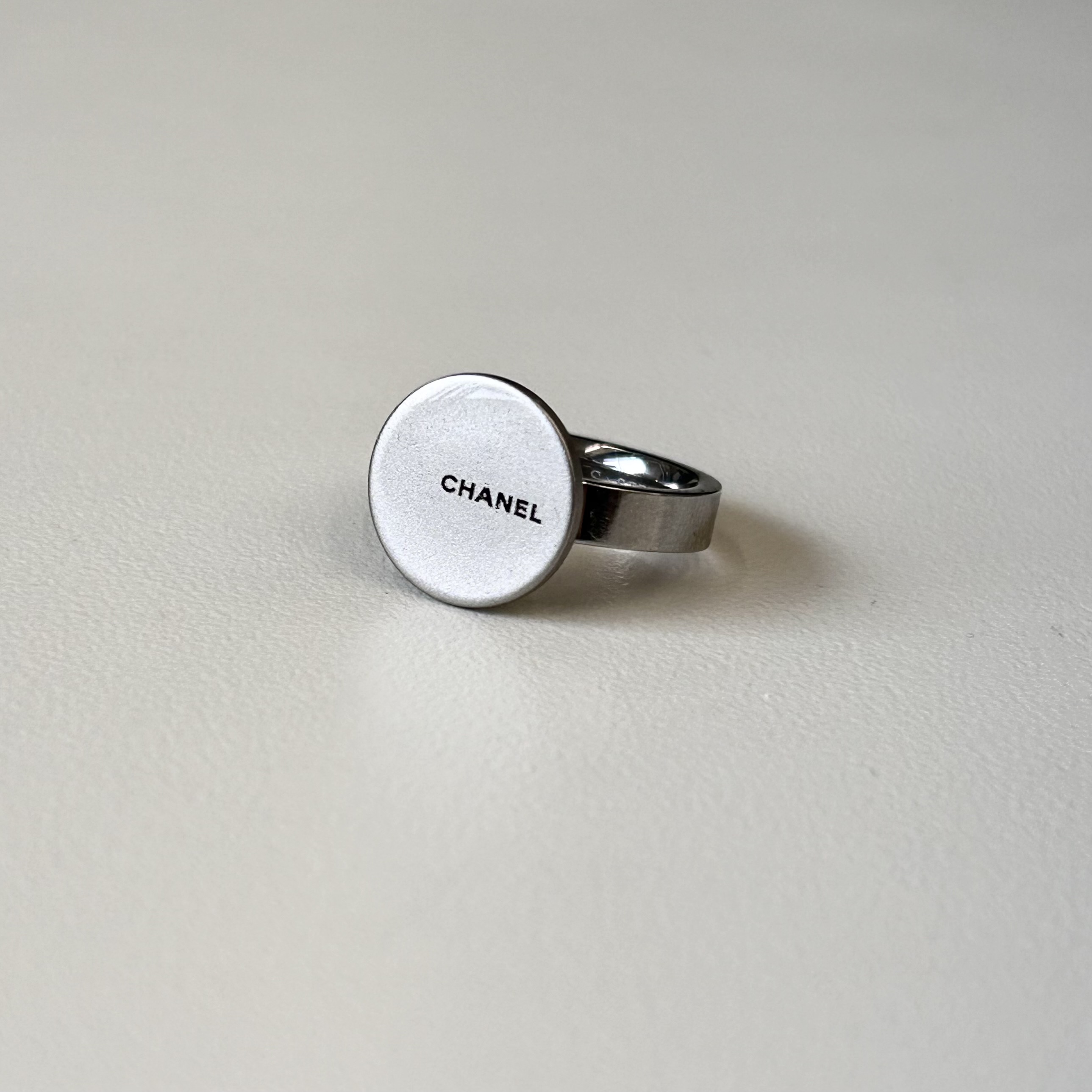 CHANEL button no.140