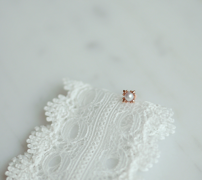 antique pearl stud