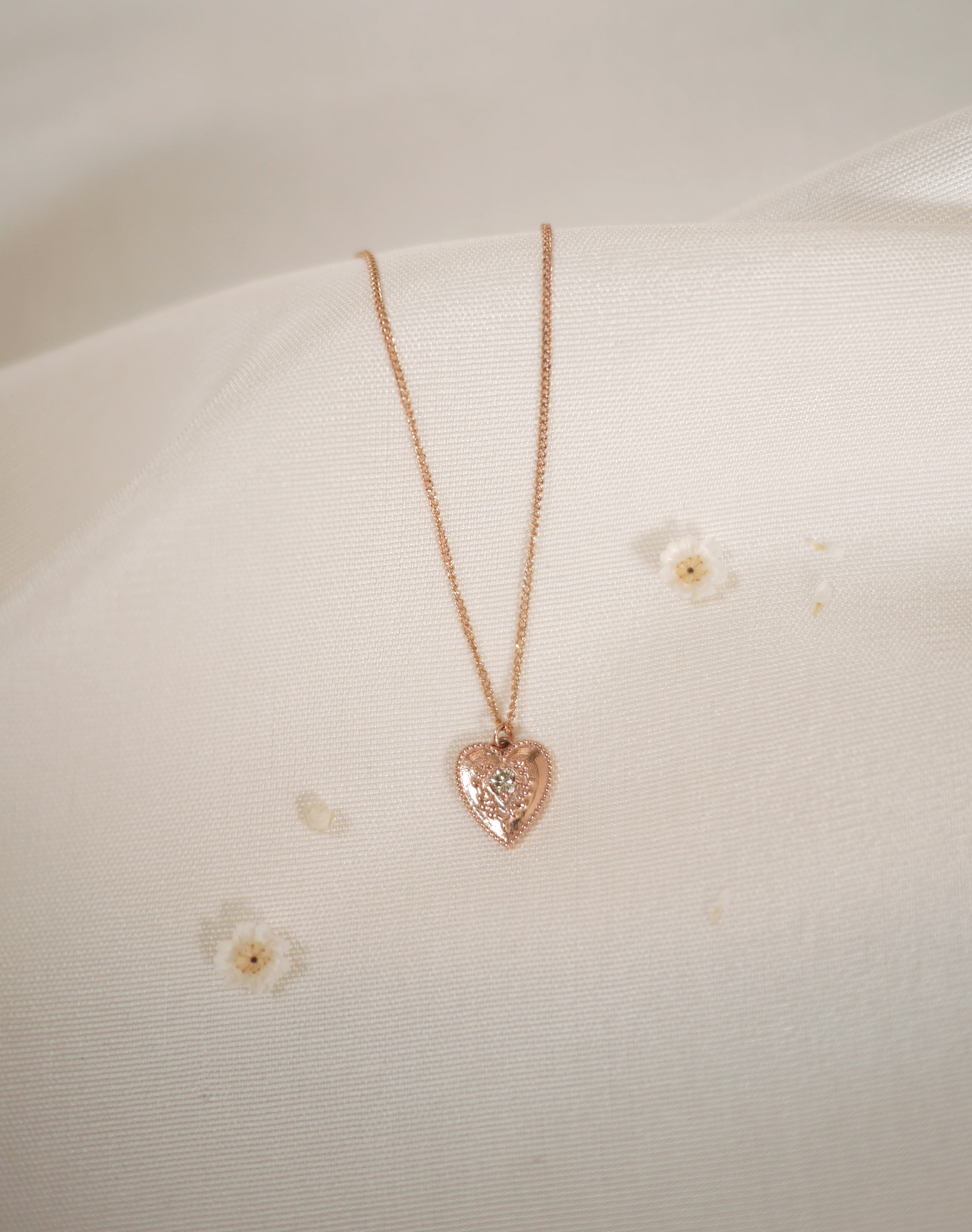 pristine heart necklace