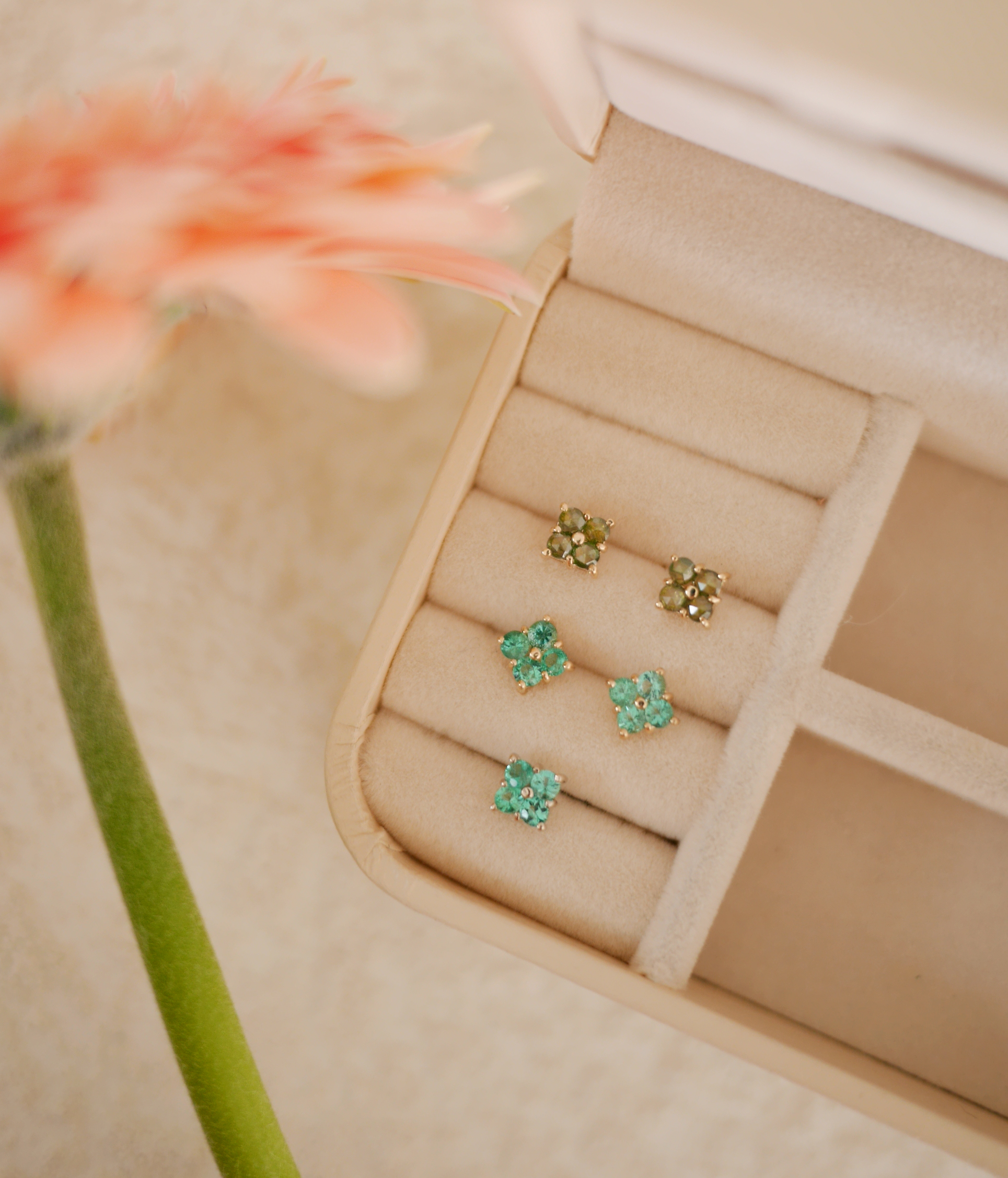 emerald clover stud