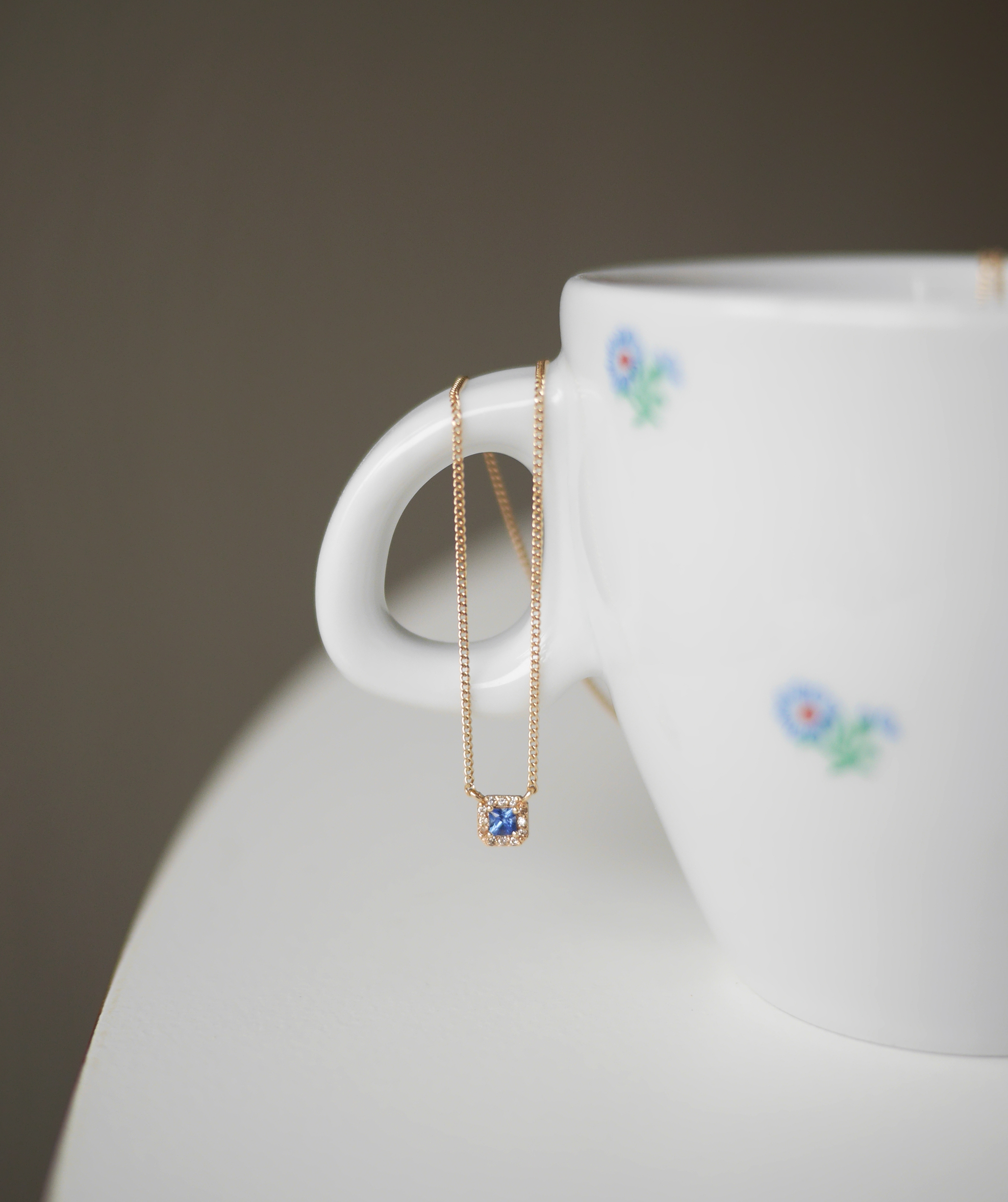 daphne sapphire necklace