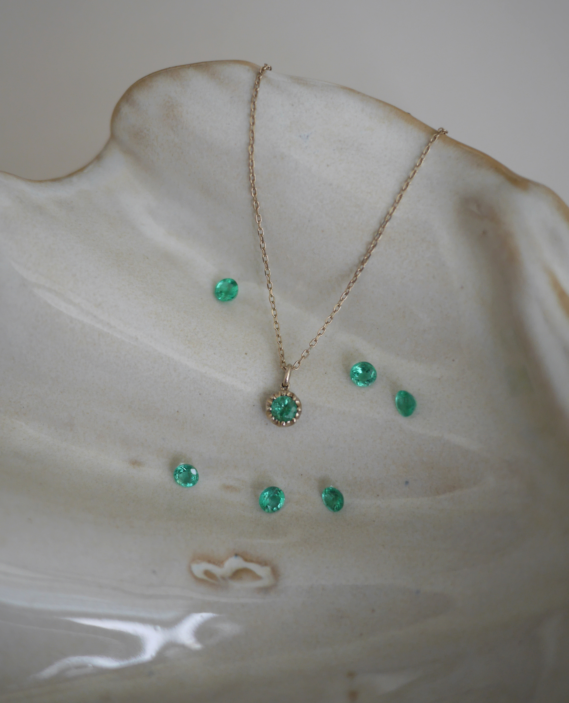 emerald crown necklace