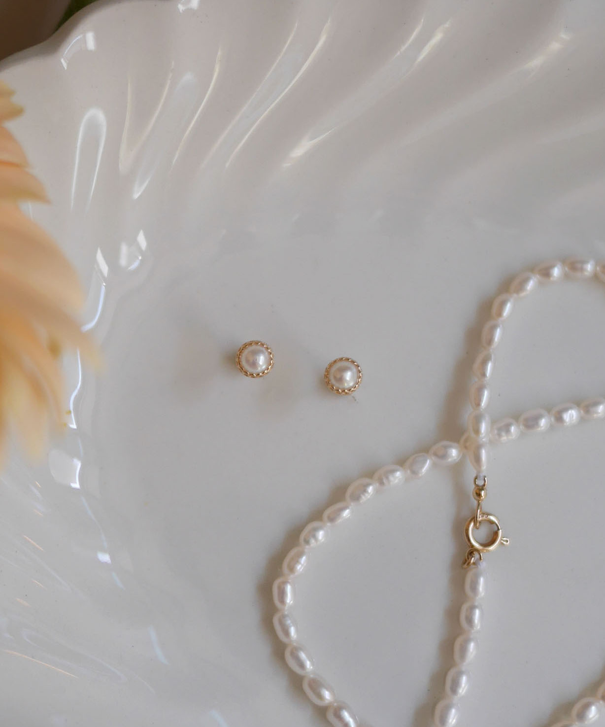 pearl basket stud