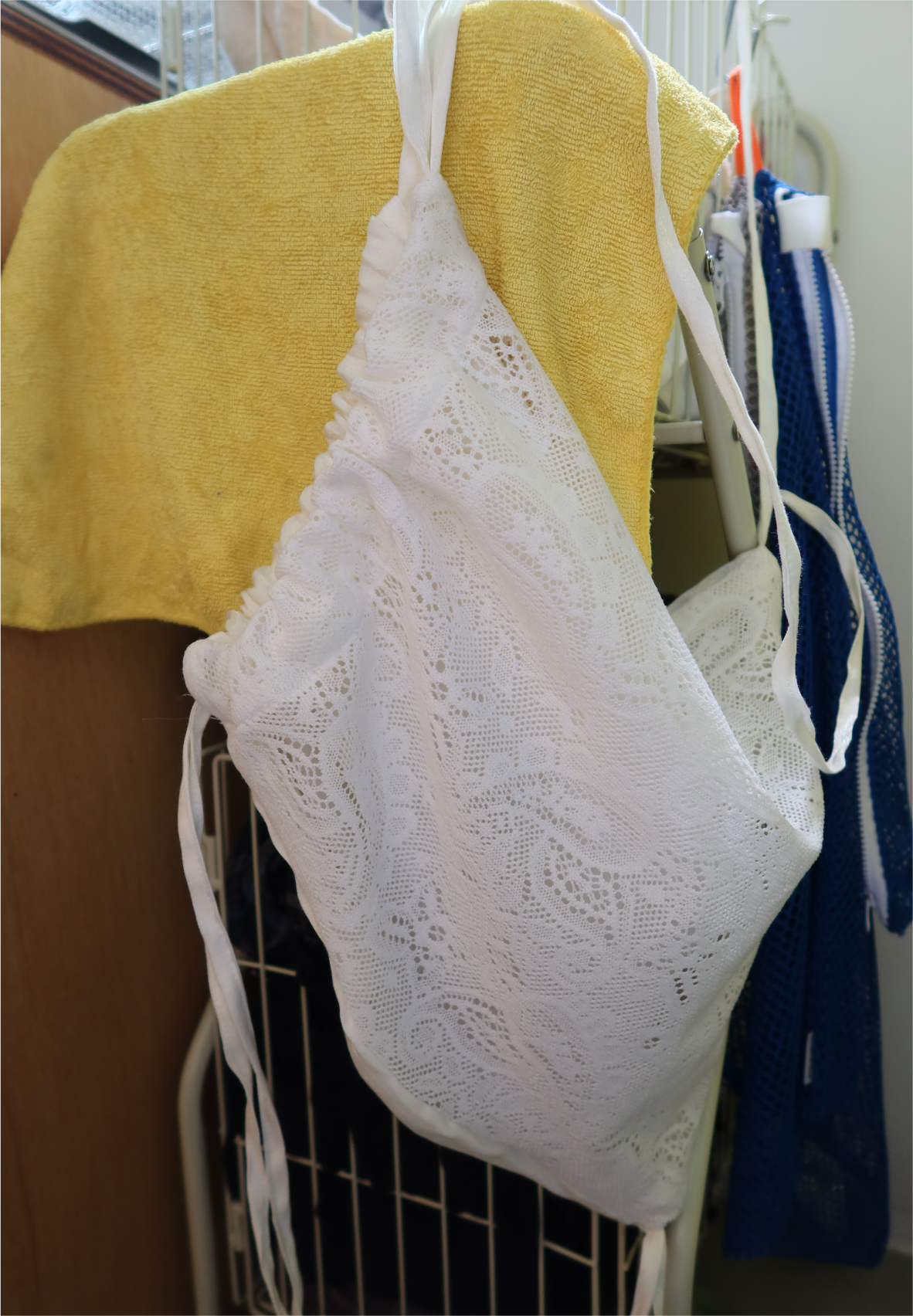 Paisley lace string bag