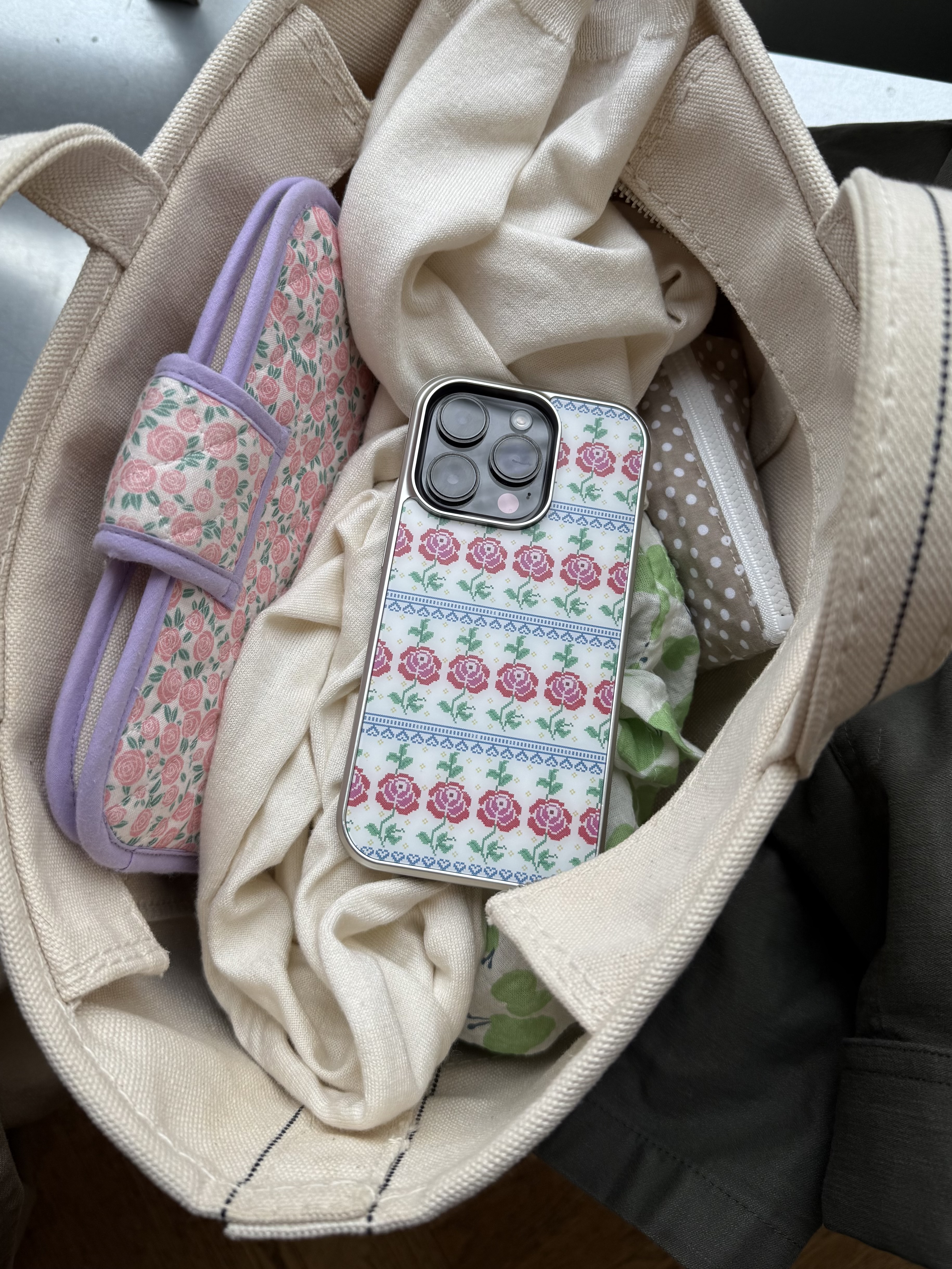 CROSS STITCH silver matte glass bumper case [ROSES]